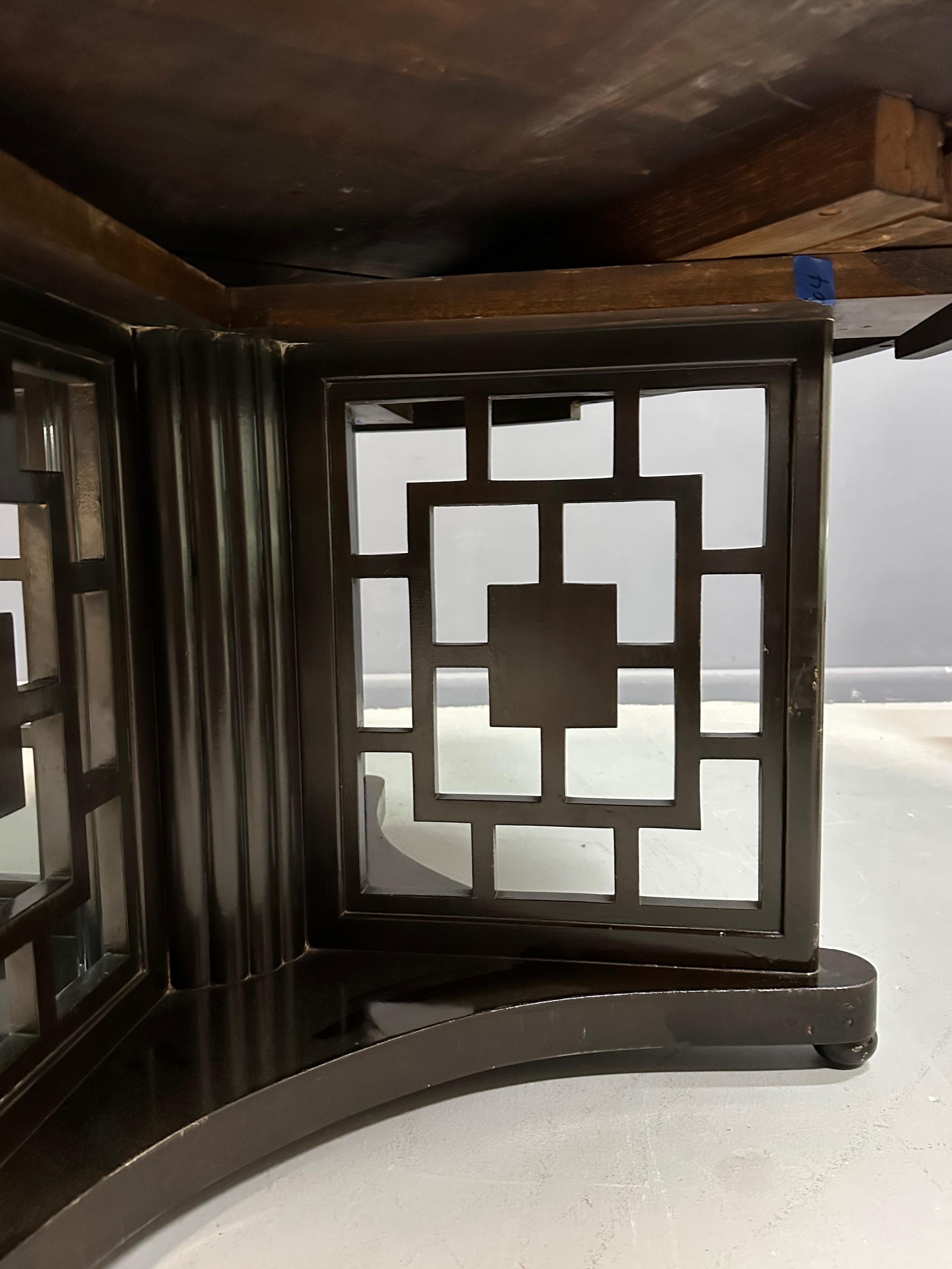James Mont Stil Chinoiserie Marmorplatte niedriger Esstisch und Stühle im Angebot 2