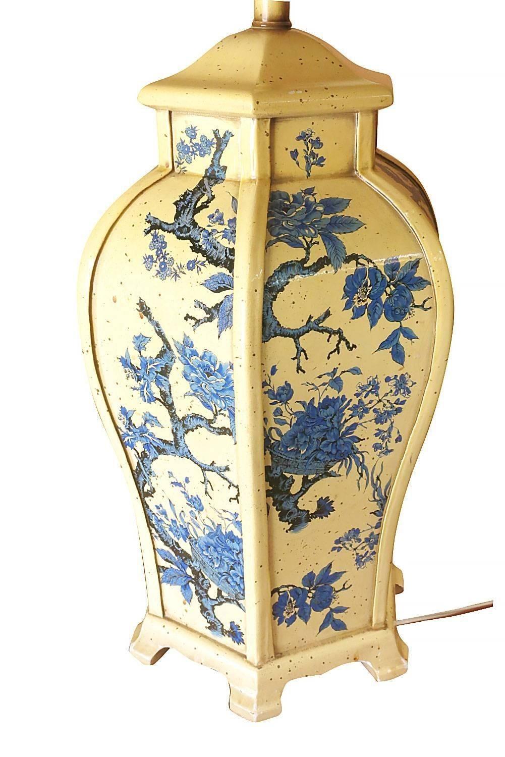 Américain Paire de lampes d'inspiration asiatique du milieu du siècle, style James Mont, en émail en vente