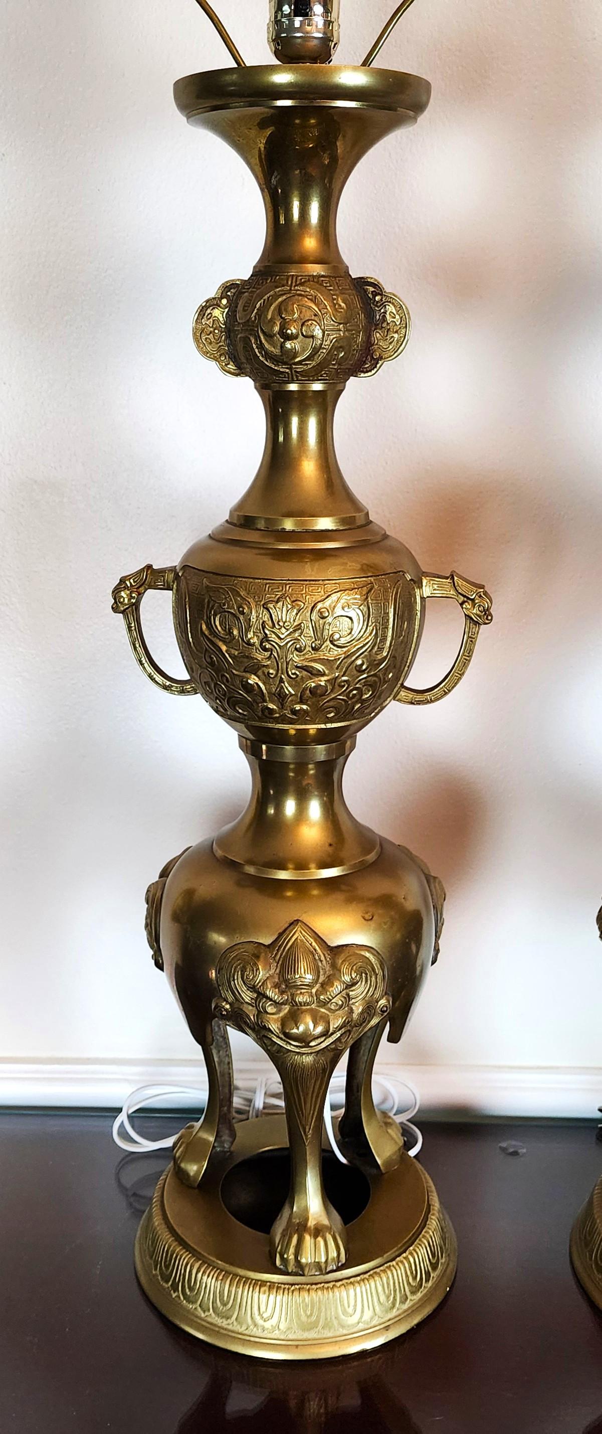 James Mont Style Foo Dog Chinoiserie Brass Lamps Vintage Pair In Good Condition In Lake Worth, FL