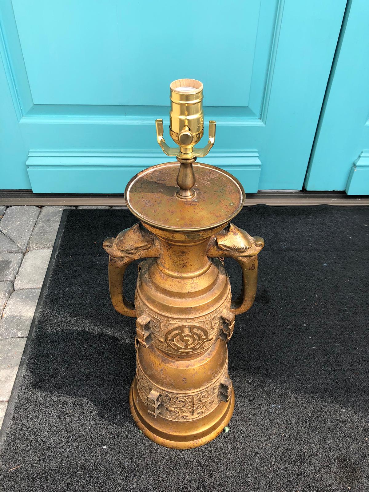 James Mont Style Mid-20th Century Gilt Metal Asian Form Lamp For Sale 10