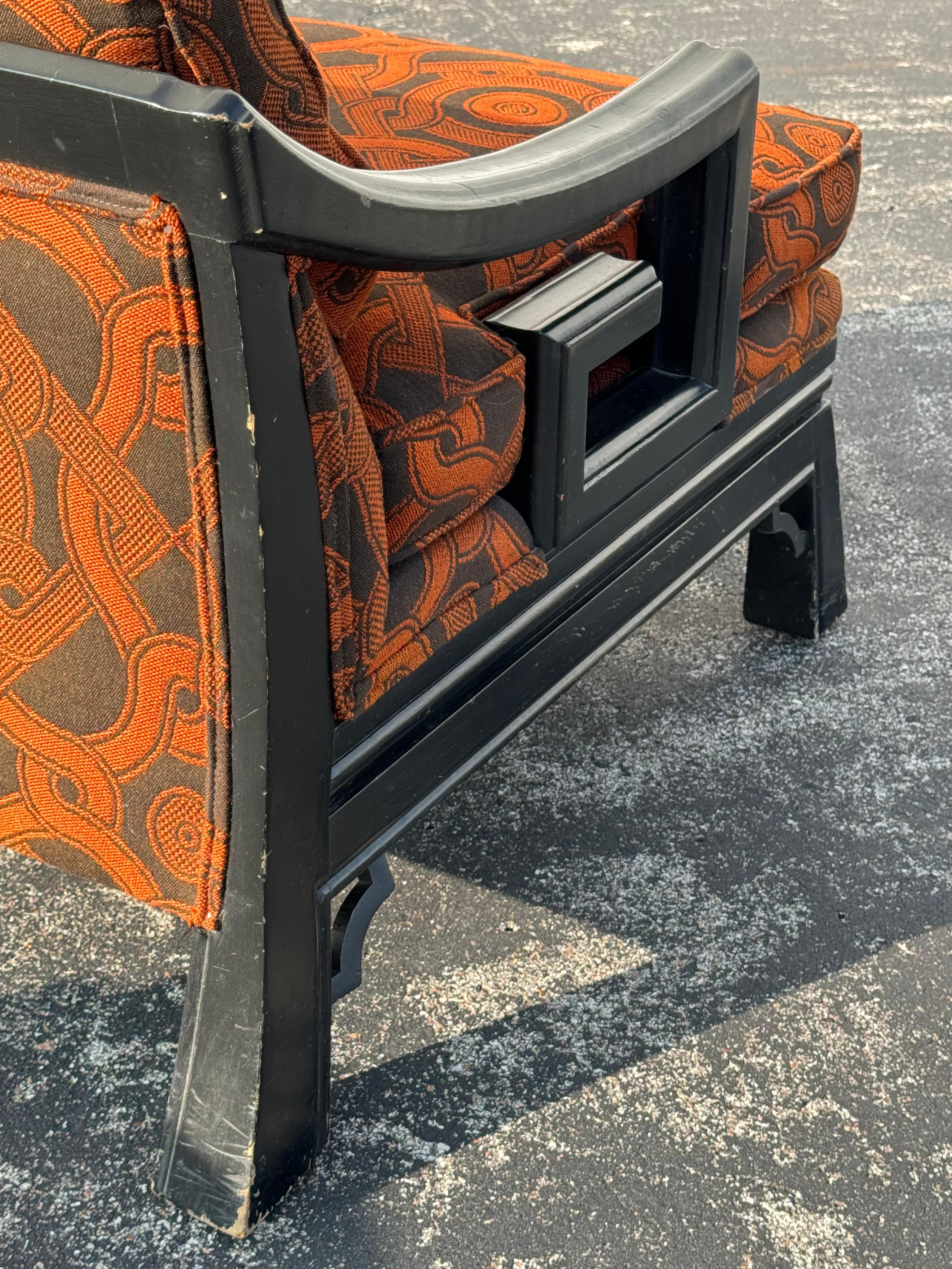 Paire de fauteuils de style James Mont avec cadres noirs d'influence asiatique en vente 4