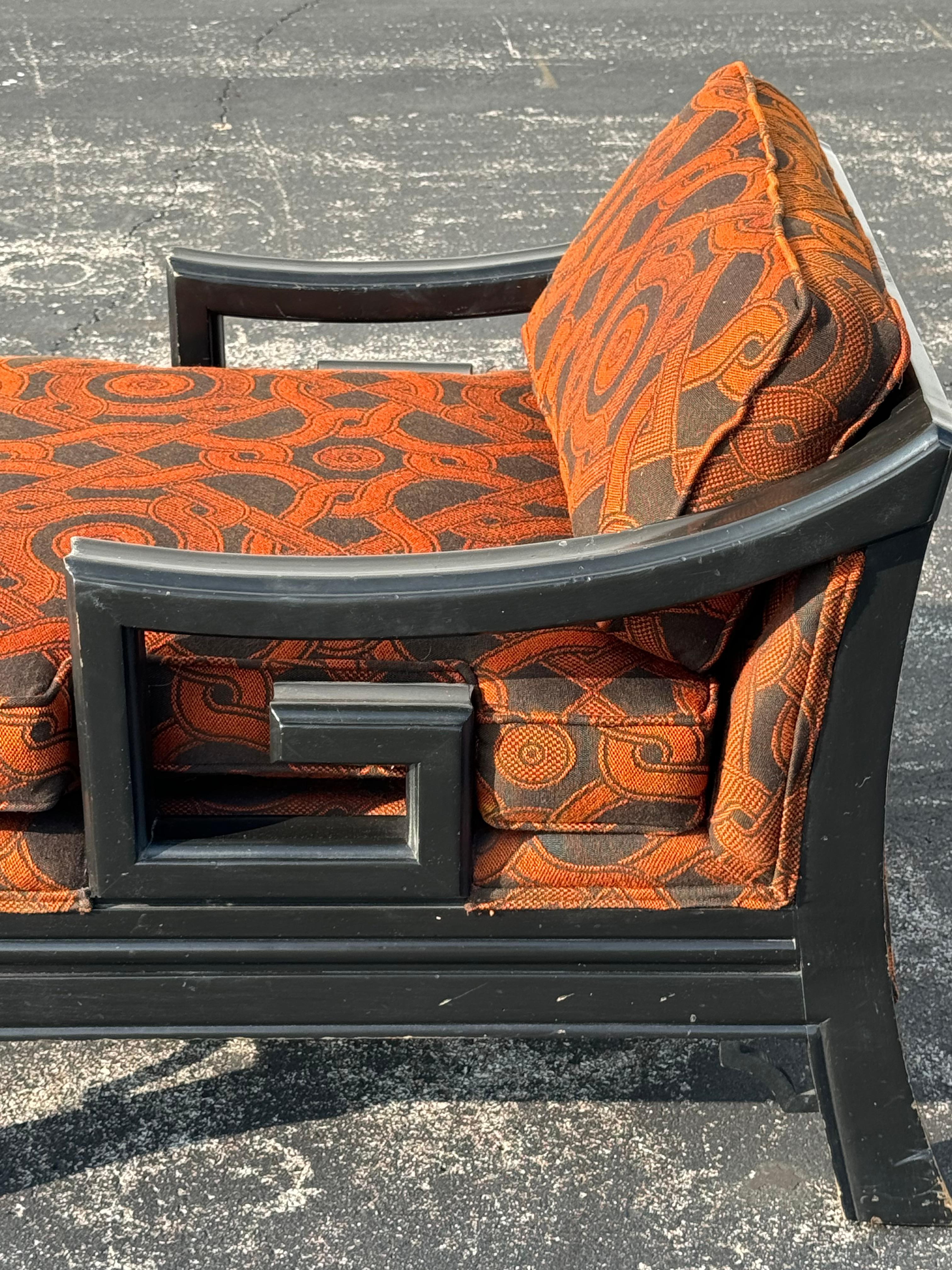Paire de fauteuils de style James Mont avec cadres noirs d'influence asiatique en vente 5
