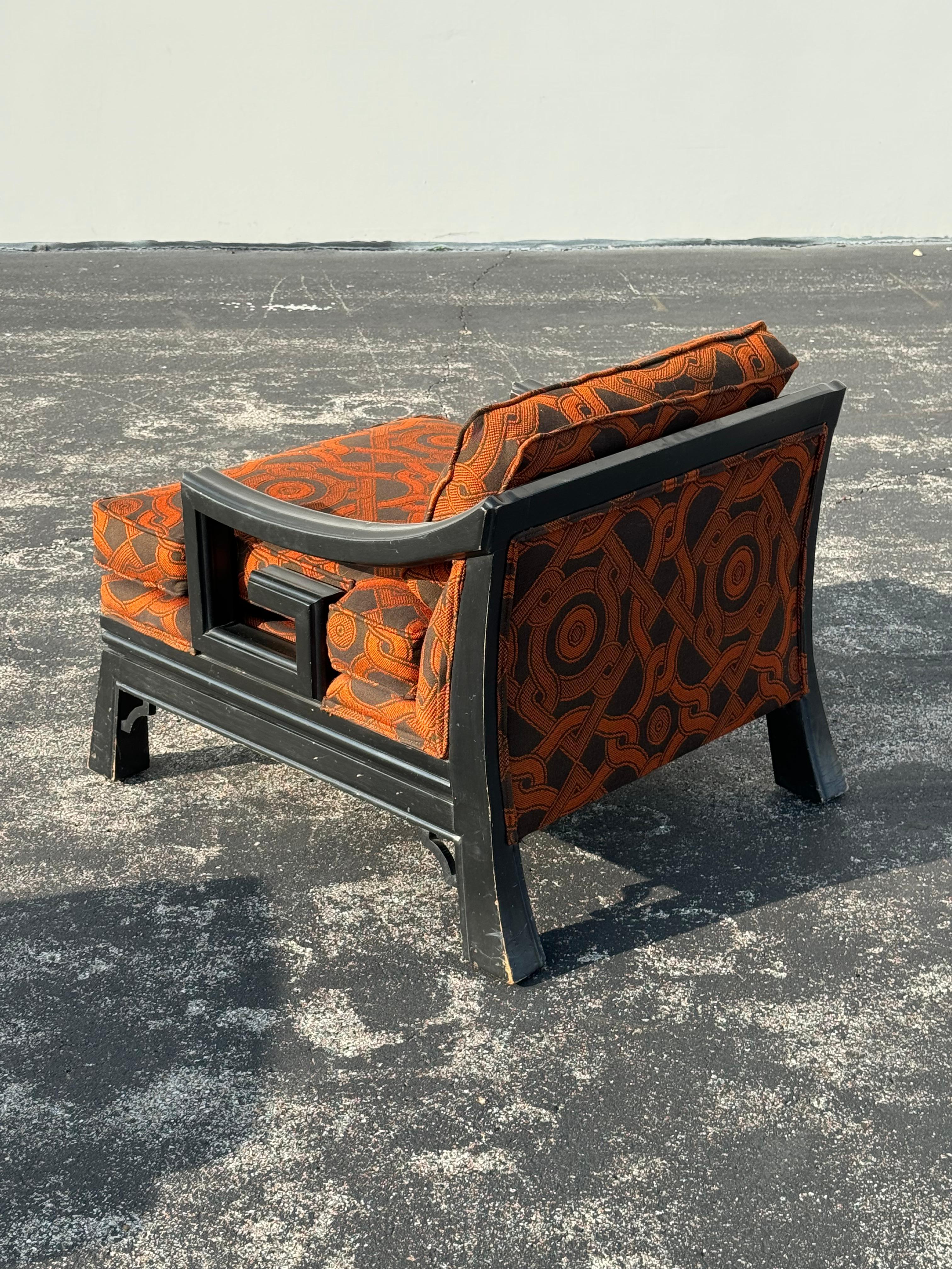 Paire de fauteuils de style James Mont avec cadres noirs d'influence asiatique en vente 8