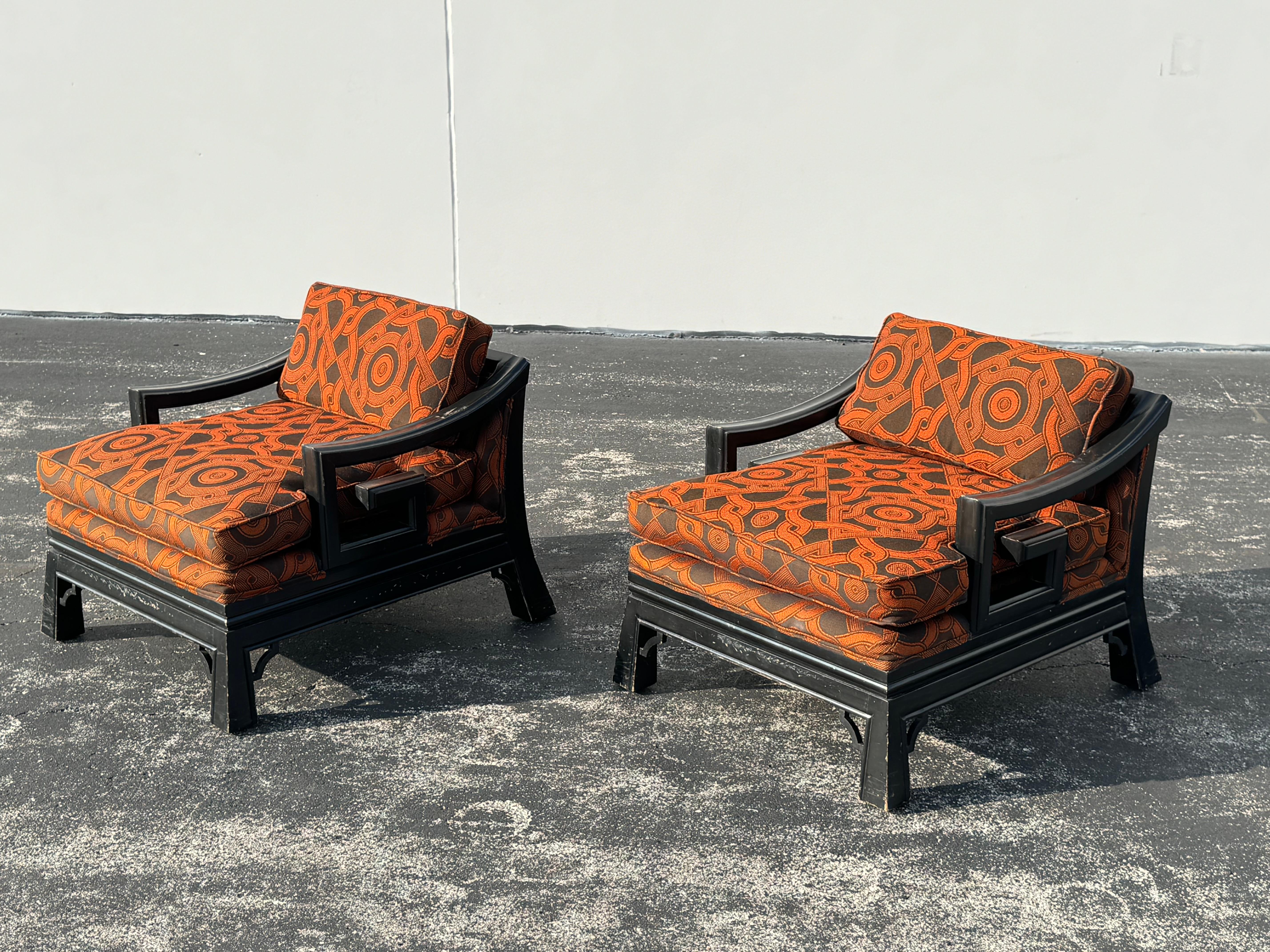 Américain Paire de fauteuils de style James Mont avec cadres noirs d'influence asiatique en vente