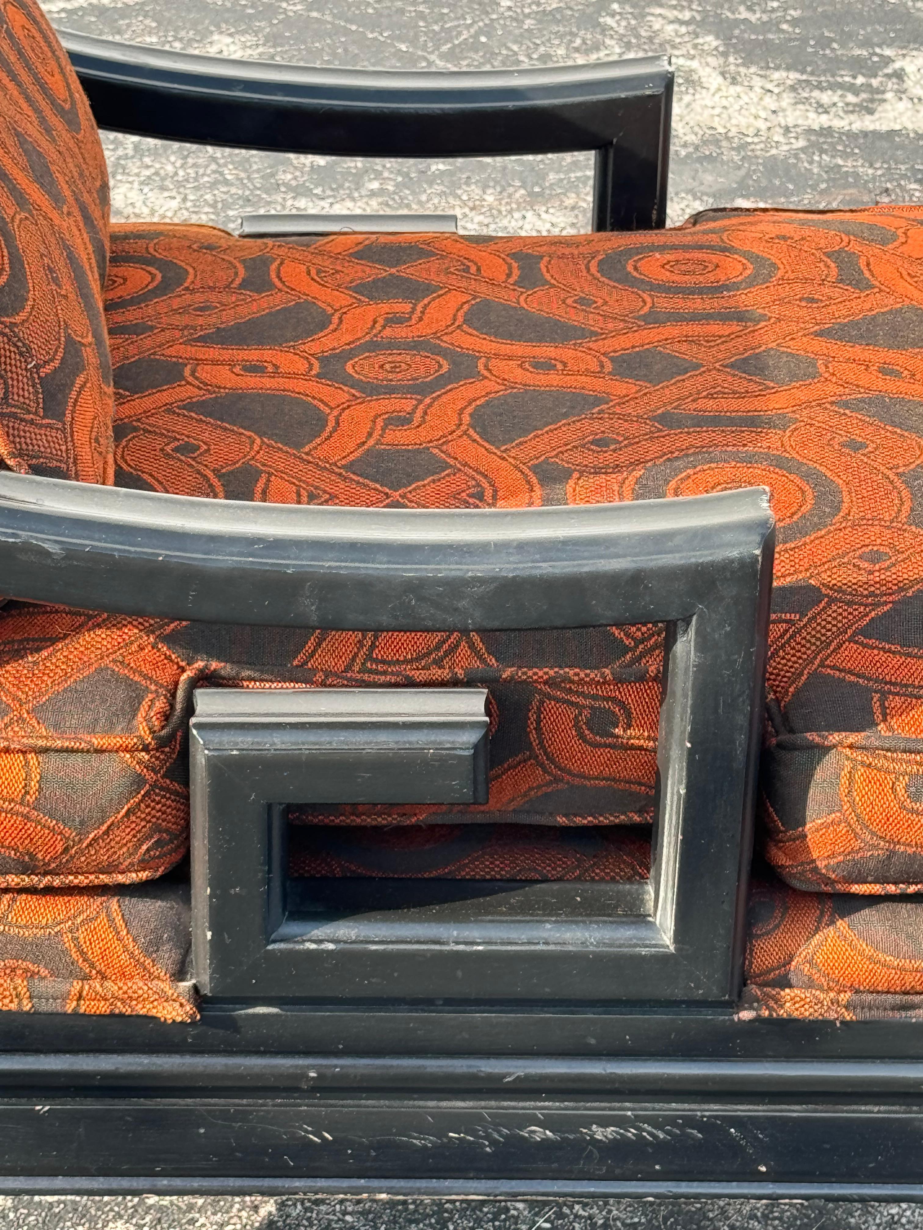 Paire de fauteuils de style James Mont avec cadres noirs d'influence asiatique en vente 1
