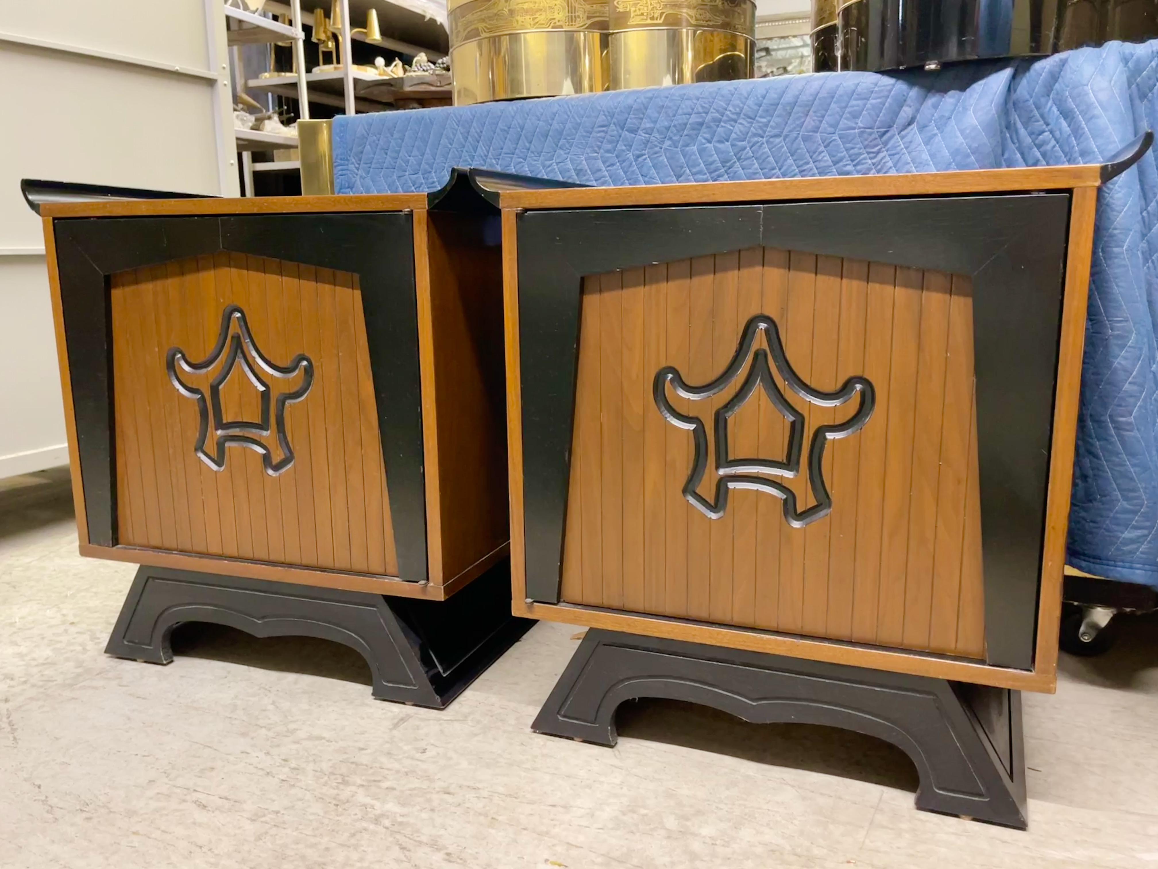 James Mont Style Queen Headboard and Pair of Nightstands In Good Condition For Sale In Hanover, MA