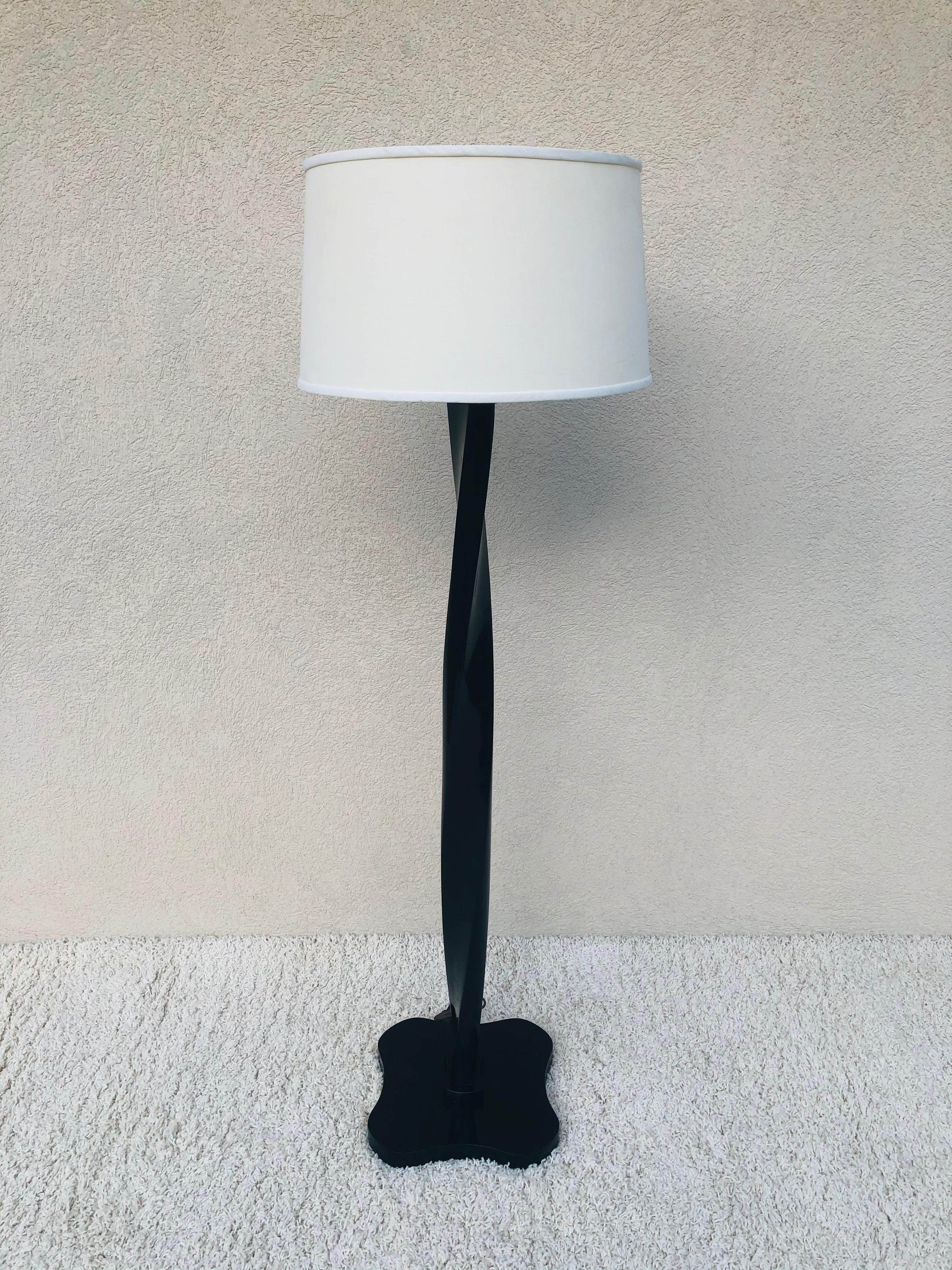 James Mont Twisted Oak Dark Walnut Finish Hollywood Regency Standing Lamp In Good Condition For Sale In Westport, CT
