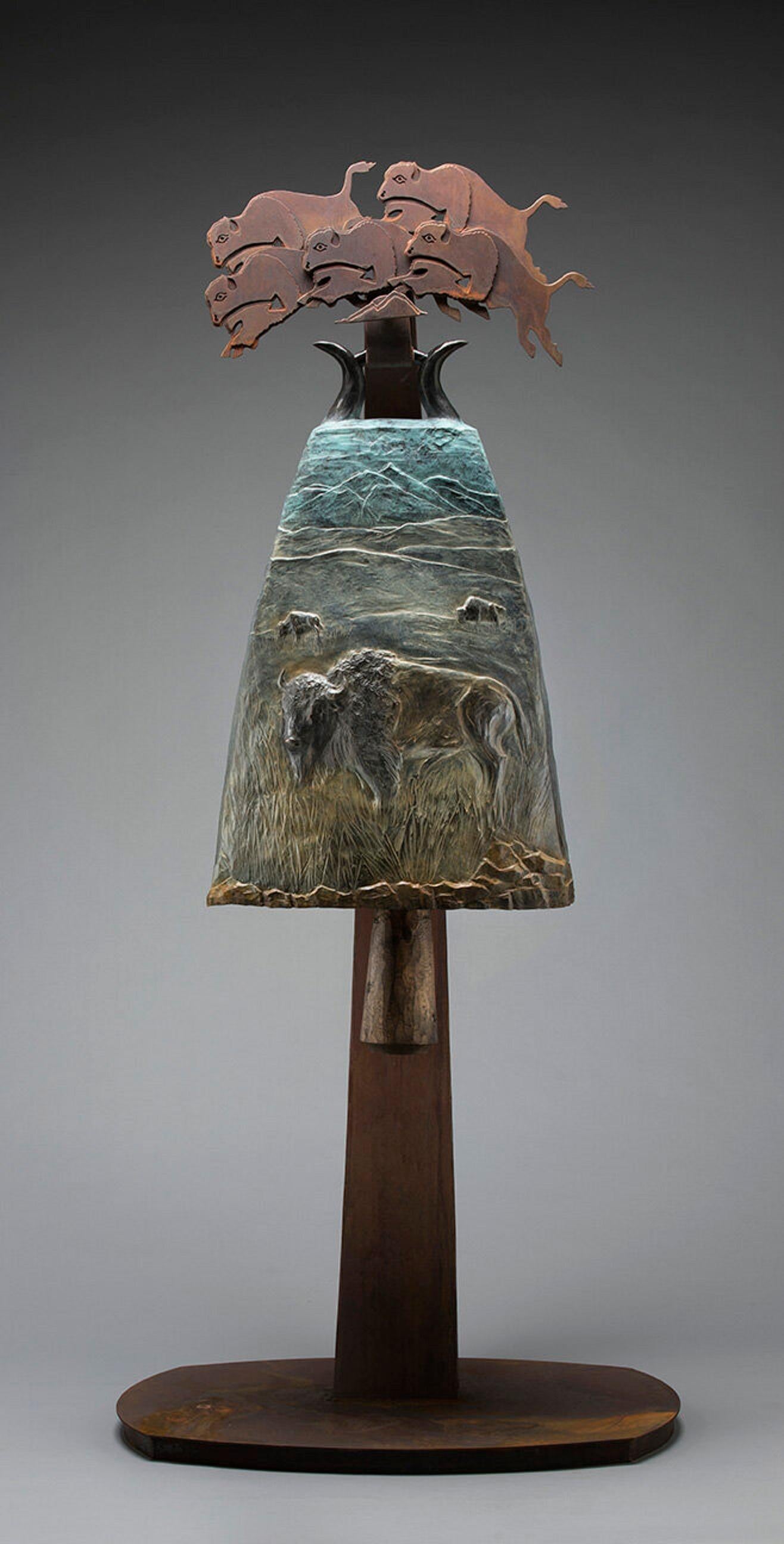 Canzone del Bisonte - Sculpture di James Moore