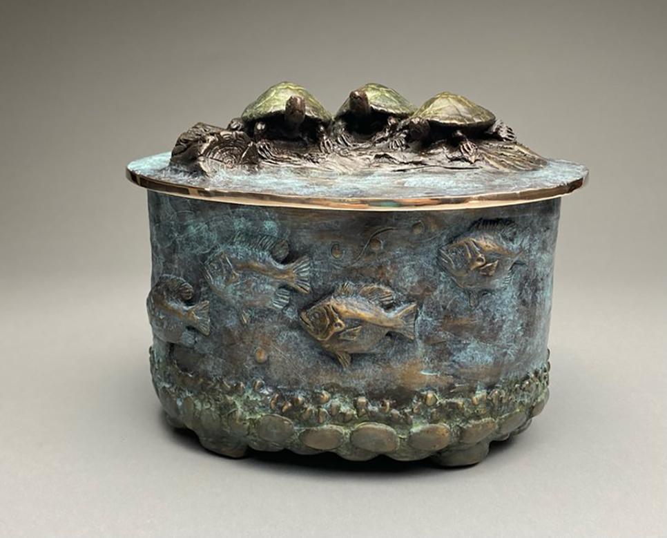 James Moore Figurative Sculpture – Farm Pond Urne
