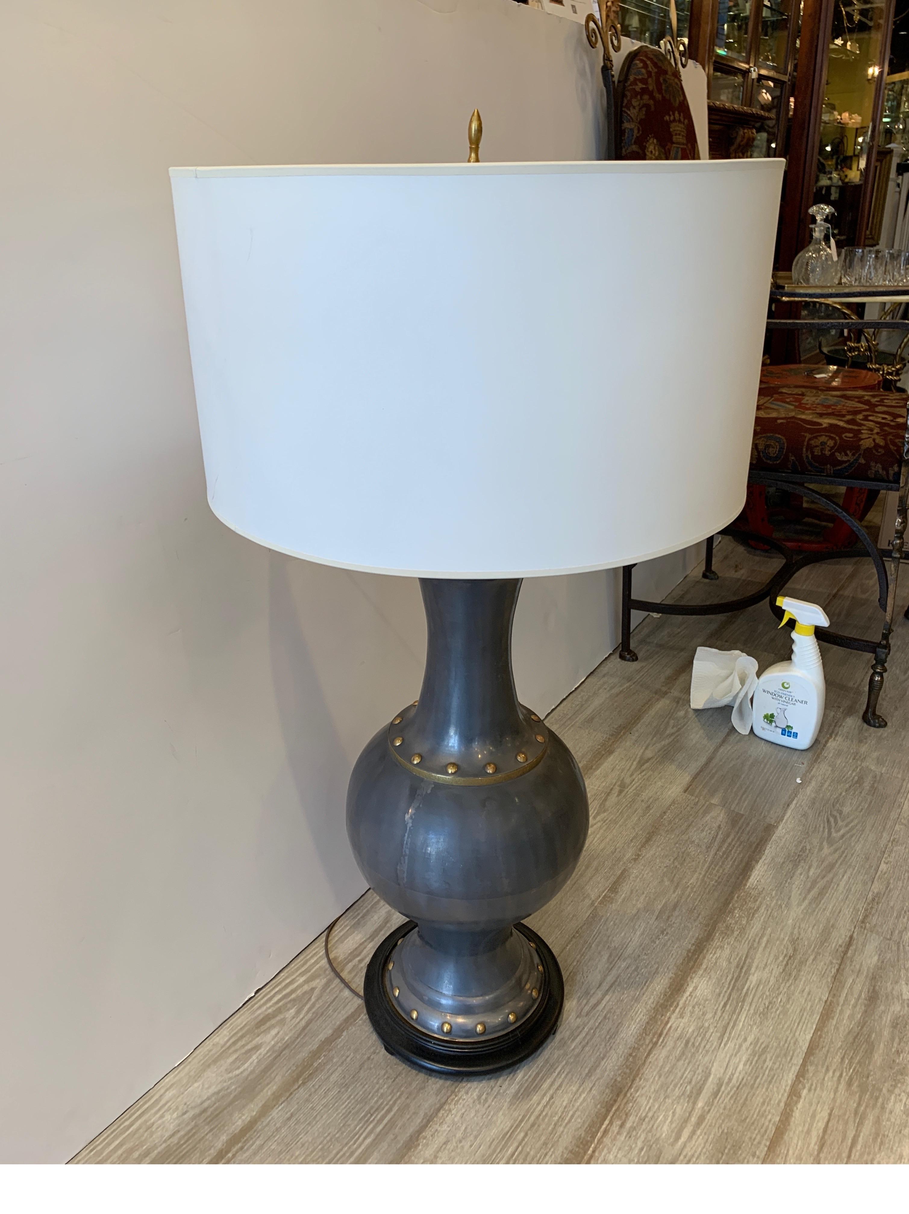 Mid-20th Century James Mount Style Patkong and Brass Urn Lamp For Sale