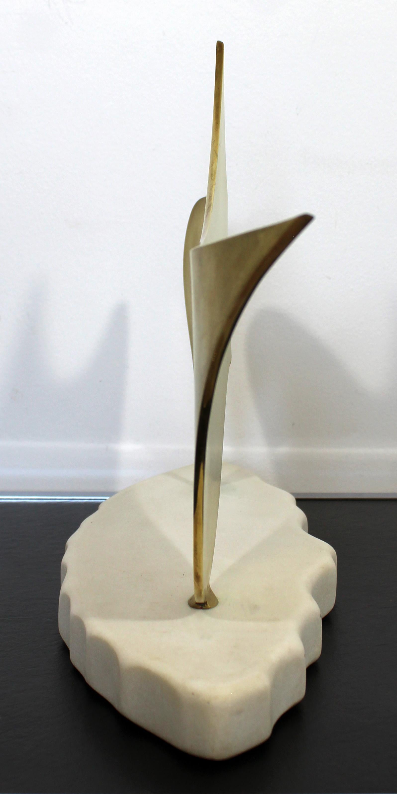 Marbre James Nani Slipper 97 - Sculpture à base en marbre abstrait doré en vente