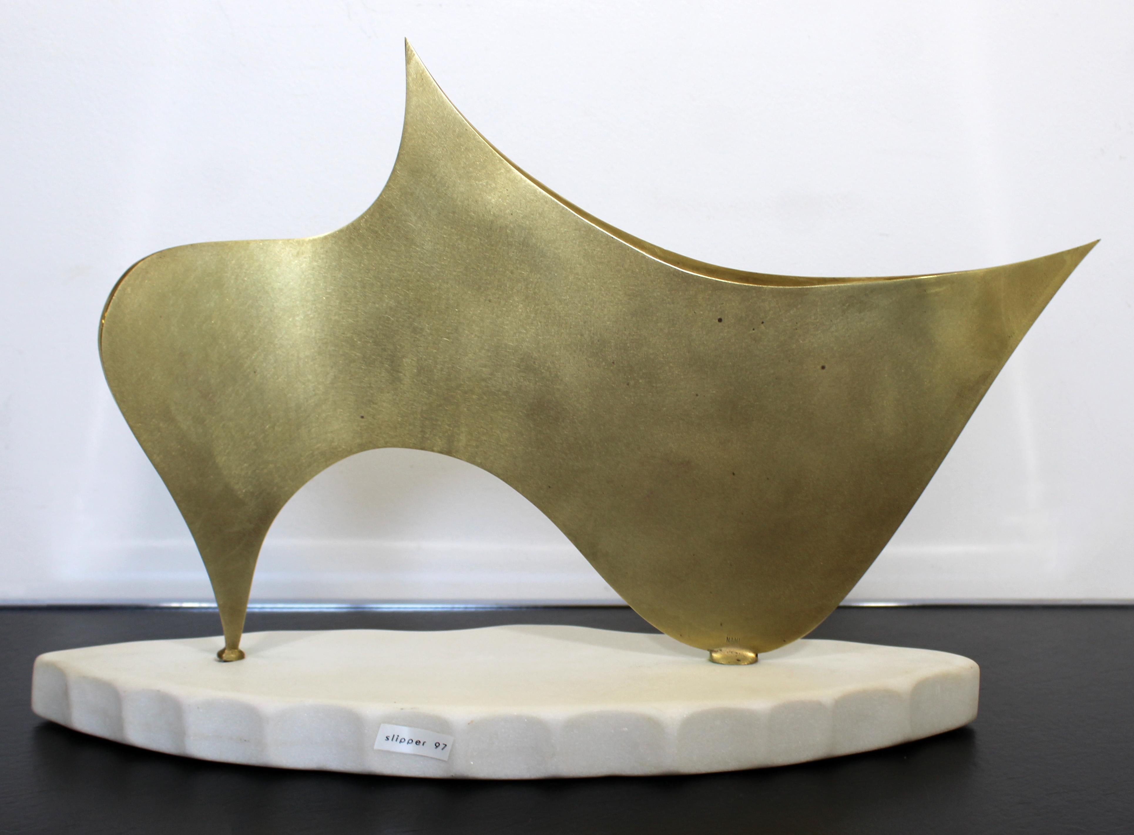 James Nani Slipper 97 - Sculpture à base en marbre abstrait doré en vente 2