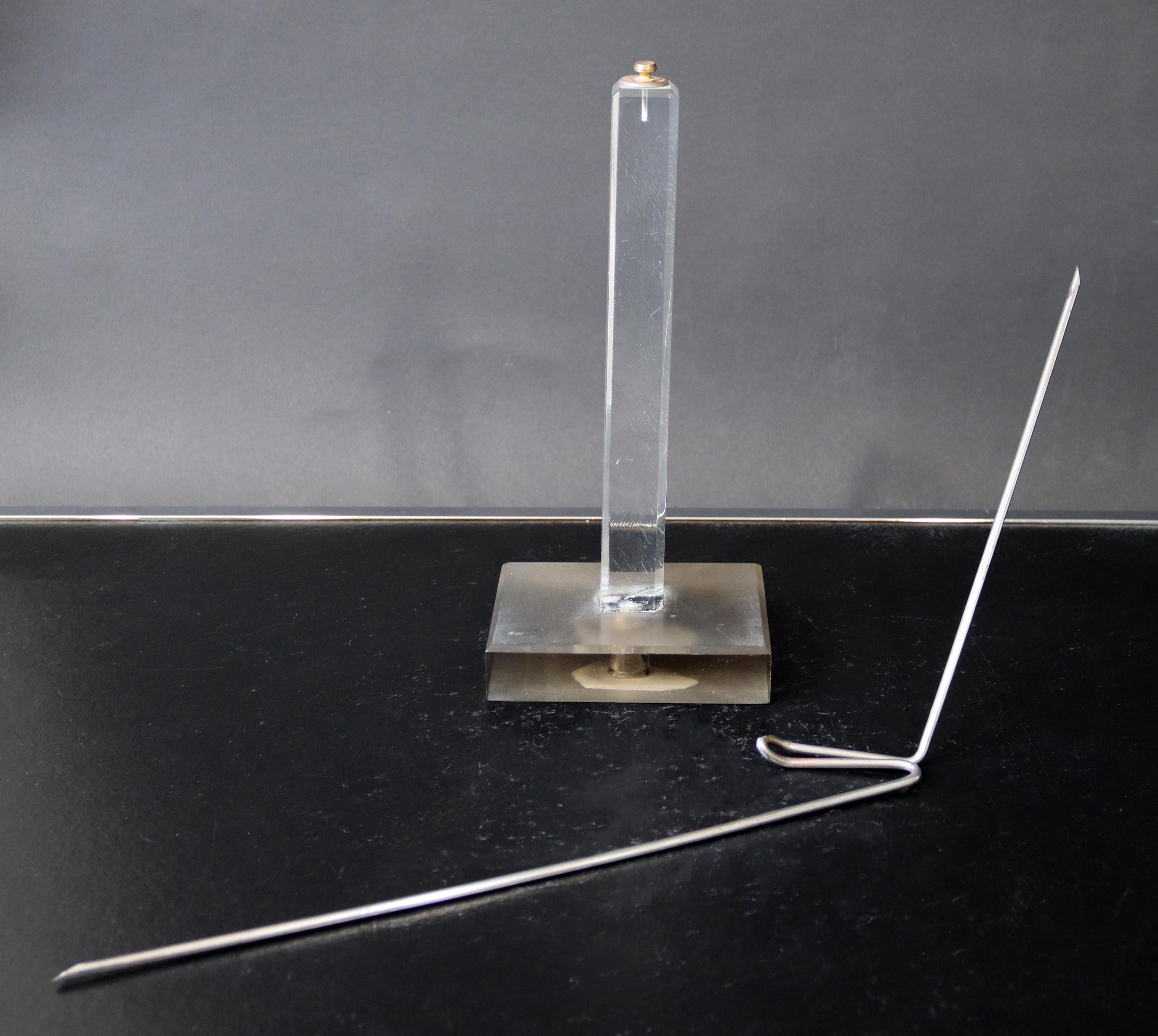 Sculpture cinétique d'équilibre cinétique en fil de métal sans titre de James Nani en vente 5
