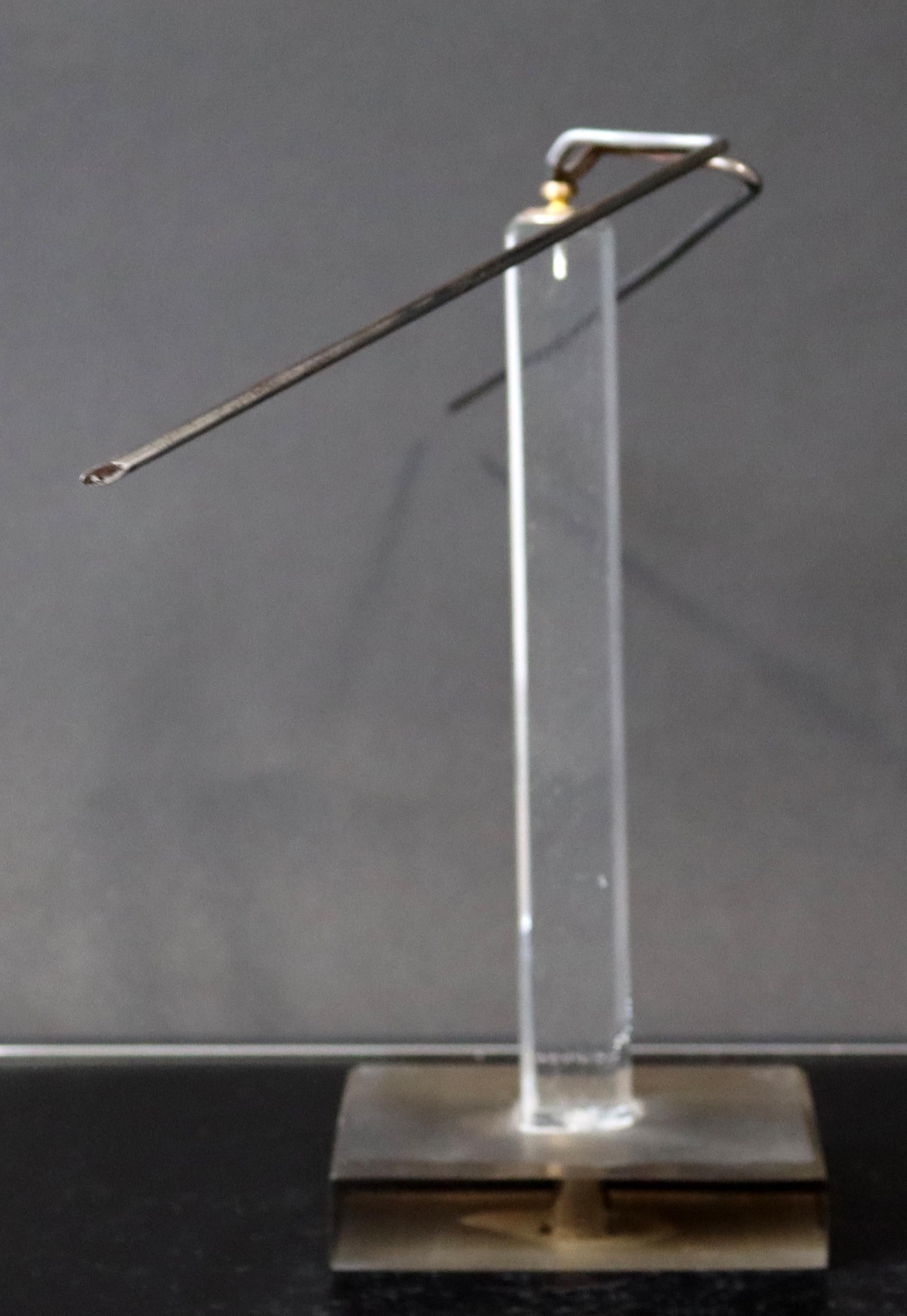 Métal Sculpture cinétique d'équilibre cinétique en fil de métal sans titre de James Nani en vente