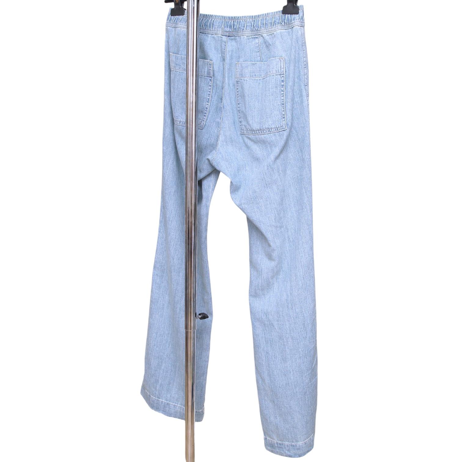 GUARANTEED AUTHENTIC JAMES PERSE WIDE LEG PULL ON JEANS

Design:
 • Bleach Wash pull on wide leg jeans.
 • Elastic waistband with front tie.
 • 2 front pockets and rear pockets.
 • Signature patch at rear pocket.

Size: 0

Material: 100%