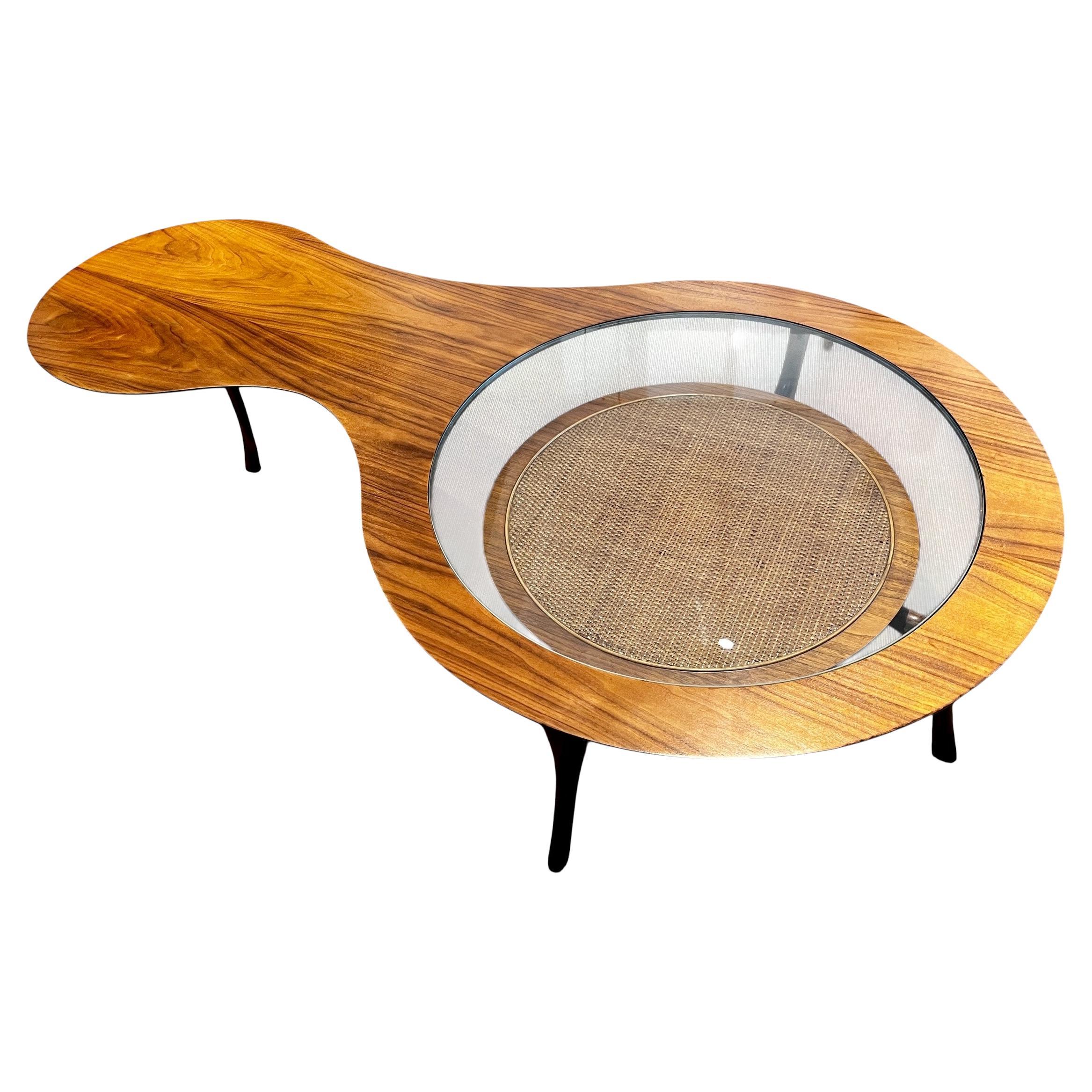 James Phillips Co. Inc. Freeform Wood/ Cane Couchtisch mit Glaseinsatz im Angebot