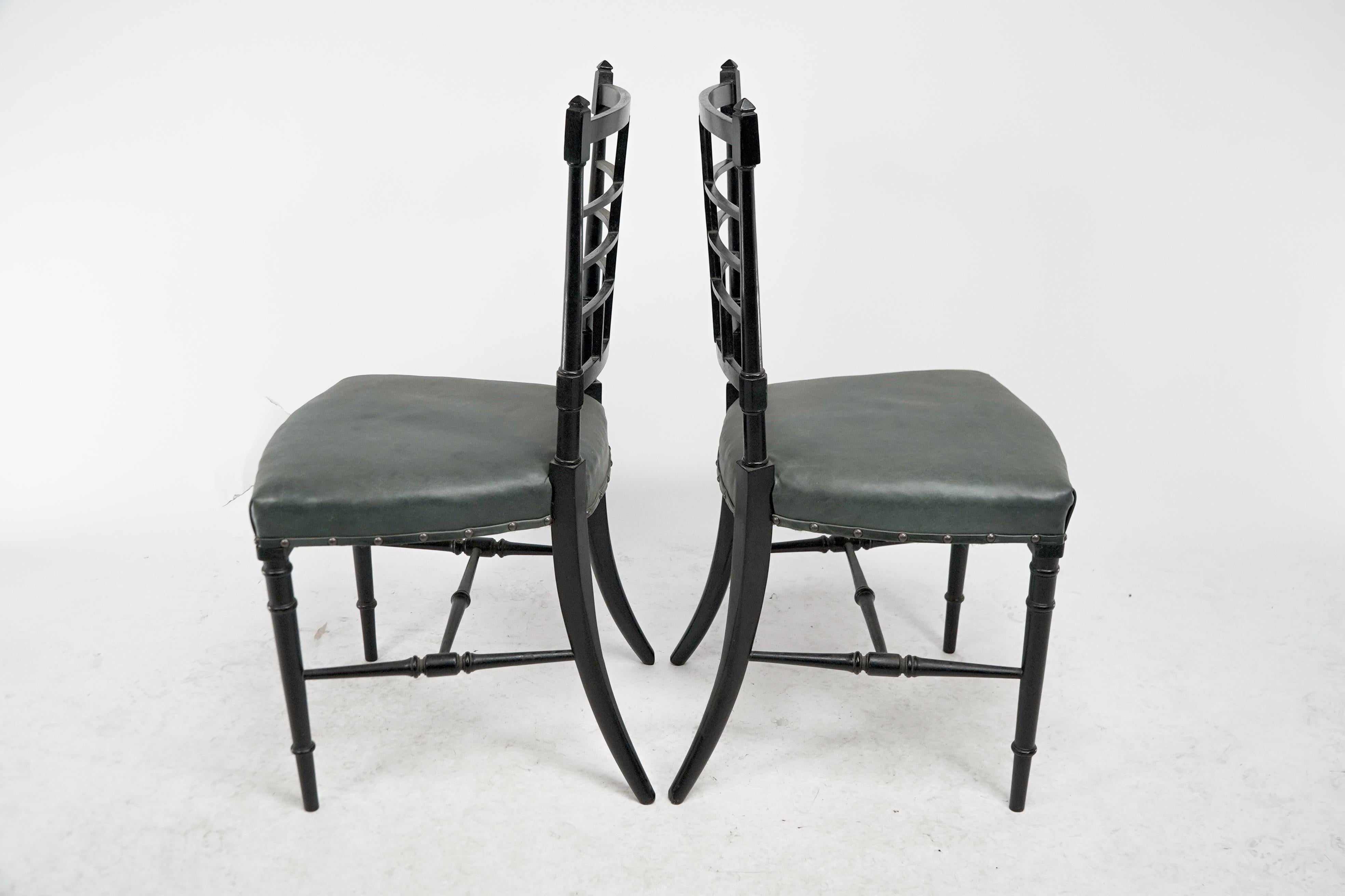 James Plucknett A pair of Anglo-Japanese ebonized side chairs In Good Condition For Sale In London, GB