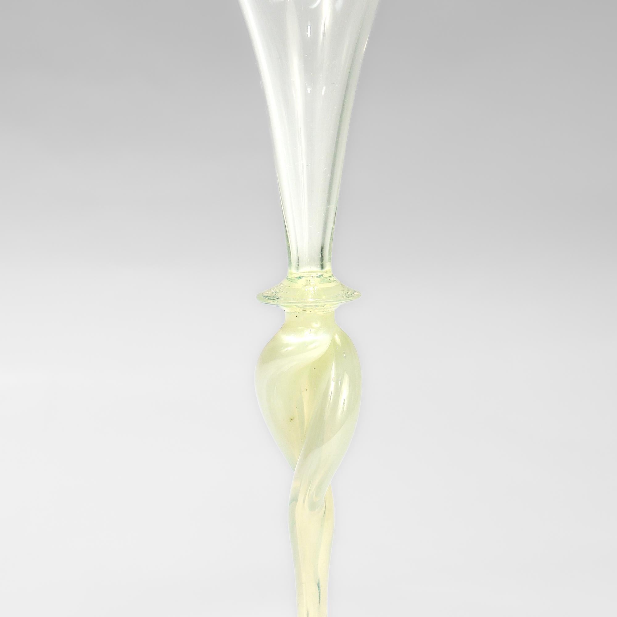 James Powell & Sons for Whitefriars Straw Opal Glass Twist Stem Vase or Goblet (Vase ou gobelet à pied torsadé) en vente 7