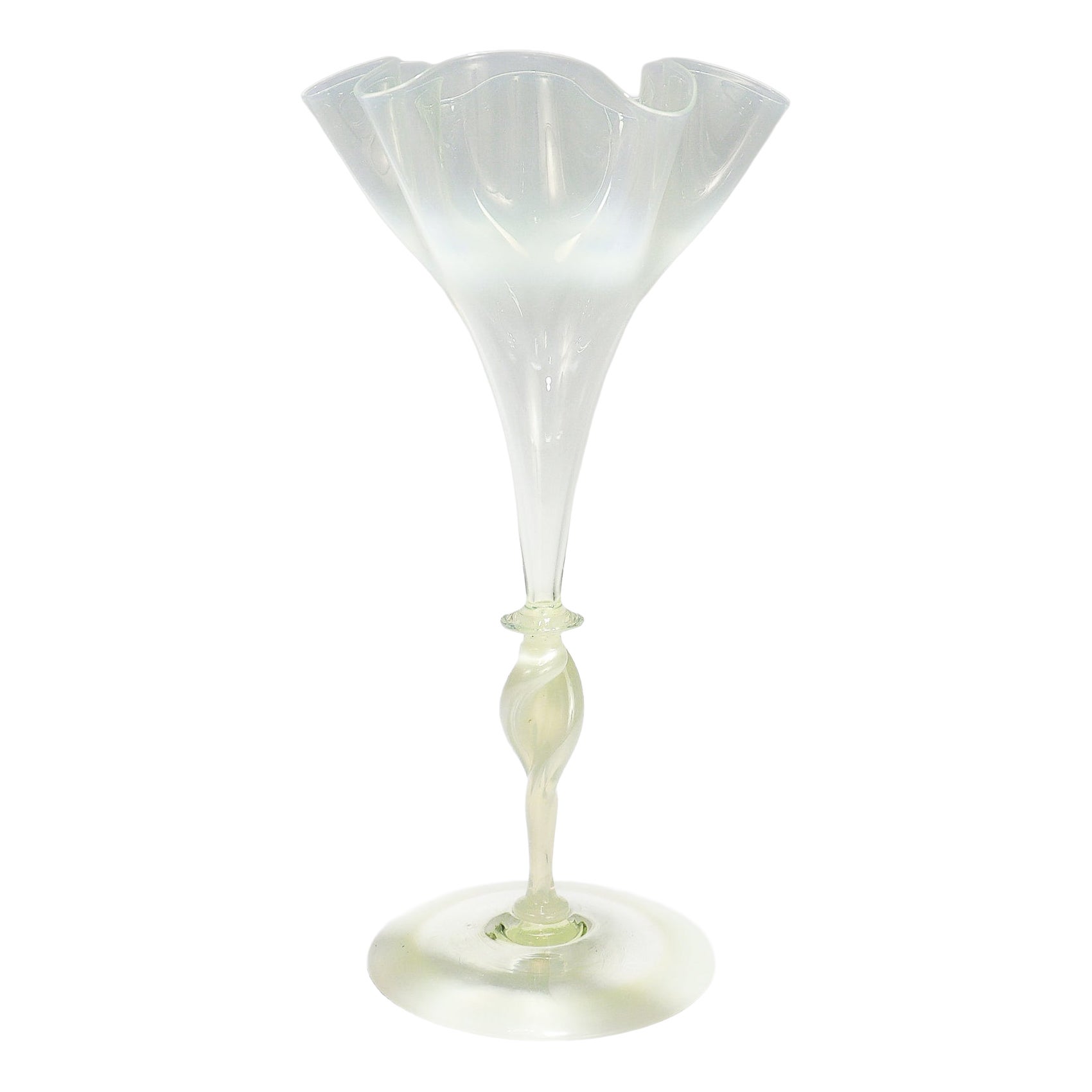 James Powell & Sons for Whitefriars Straw Opal Glass Twist Stem Vase or Goblet (Vase ou gobelet à pied torsadé) en vente