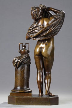 Donna che si toglie la camicia