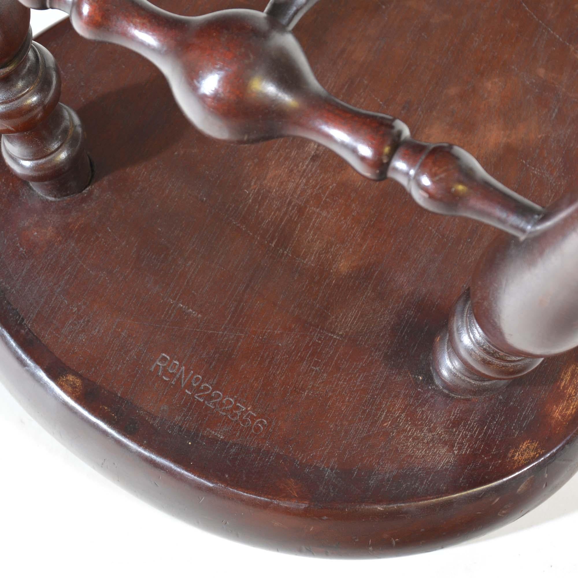 James Shoolbred walnut three legged cock-fighting stool In Good Condition For Sale In Castle Douglas, GB