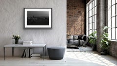 Bagan al chiaro di luna di James Sparshatt.  34" x 24" Stampa d'archivio. Struttura in legno.