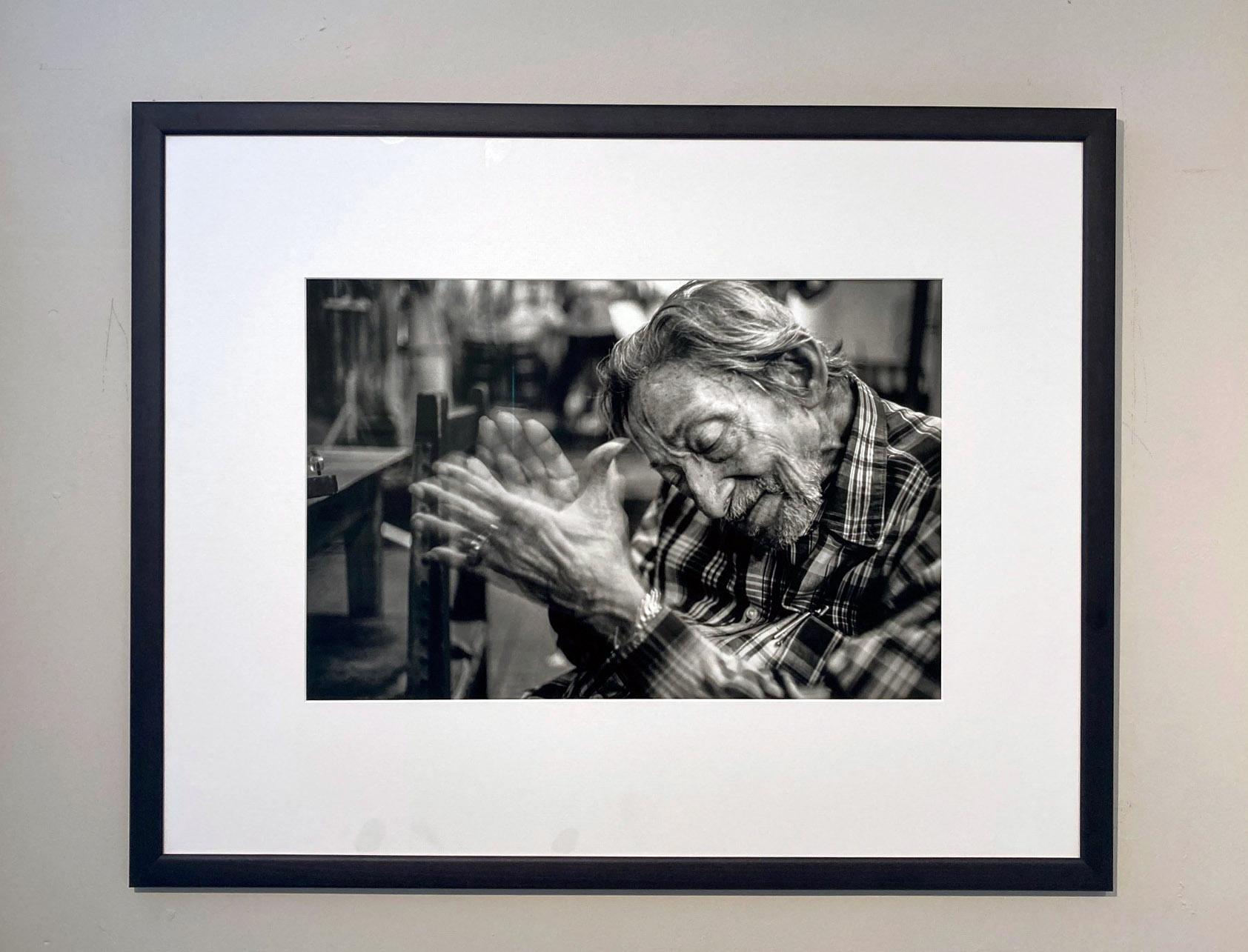 Dagoberto par James Sparshatt. Portrait en noir et blanc d'un vieux musicien cubain en vente 3