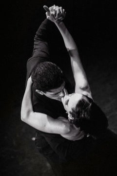 El Beso von James Sparshatt. Gerahmte Baryta-Silber-Gelatinta-Fotografie.