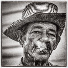 El tabaquero by James Sparshatt. Portrait photograph. Silver gelatin print
