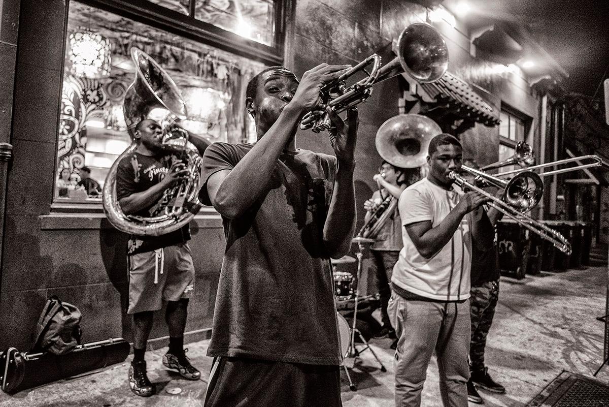 Fellaz on Frenchmen, de James Sparshatt.  Impresión en platino paladio enmarcada en venta 2