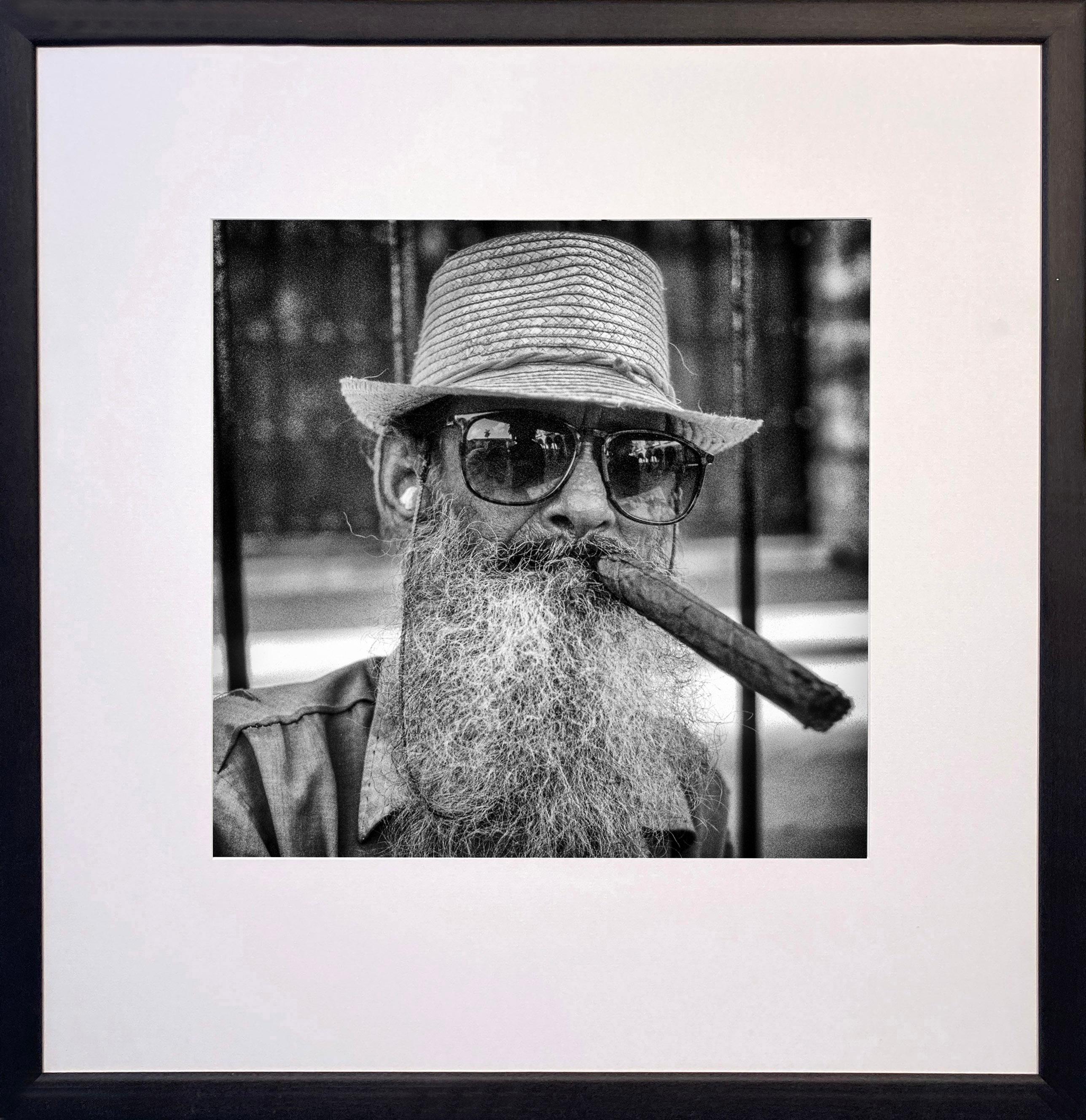 Gentlemen of Havana. 3 gerahmte Fotografien von Zigarrenrauchern von James Sparshatt im Angebot 4