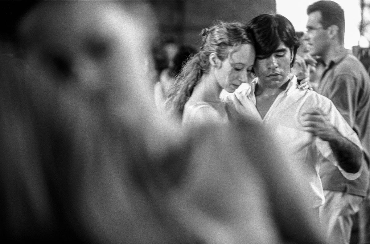 Los Tangueros

An intimate tango dance in the early hours of the morning


James Sparshatt captures this intimate moment of dance, exuding an aura of timeless romance. The couple are clearly only absorbed in the music and each other with the