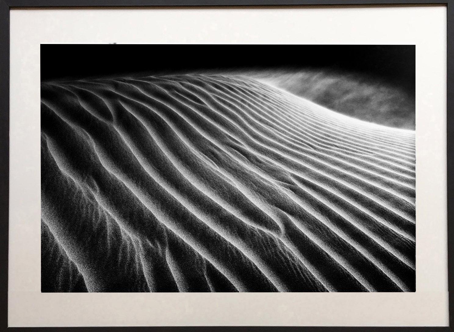 Sands of The Himalaya von James Sparshatt. Archivalischer Druck mit Holzrahmen