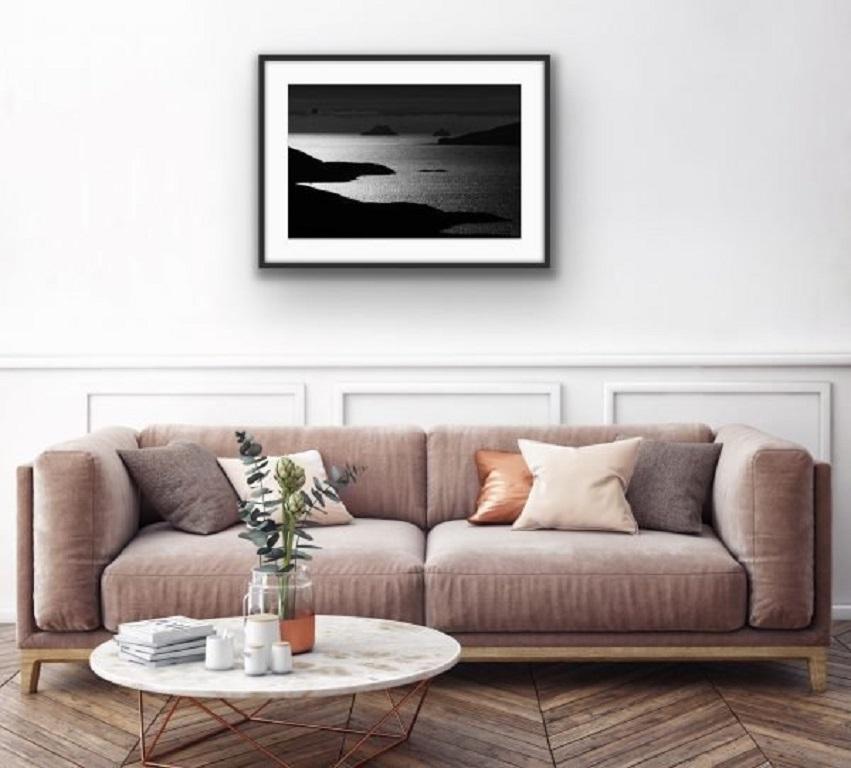 The Skelligs by Moonlight par James Sparshatt. Impression d'archives de 86,36 x 61,28 cm en vente 1