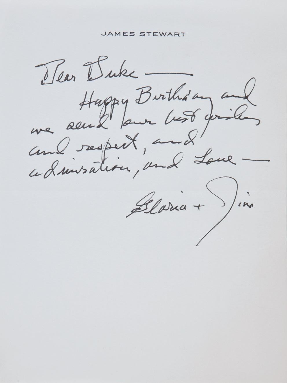 Ein handschriftlicher Brief von James Stewart an John Wayne, ca. 1979.
James Stewart (1908 - 1997) war ein amerikanischer Schauspieler, der als einer der größten Hollywood-Stars aller Zeiten gilt.



Im Laufe seiner Karriere spielte er in 80