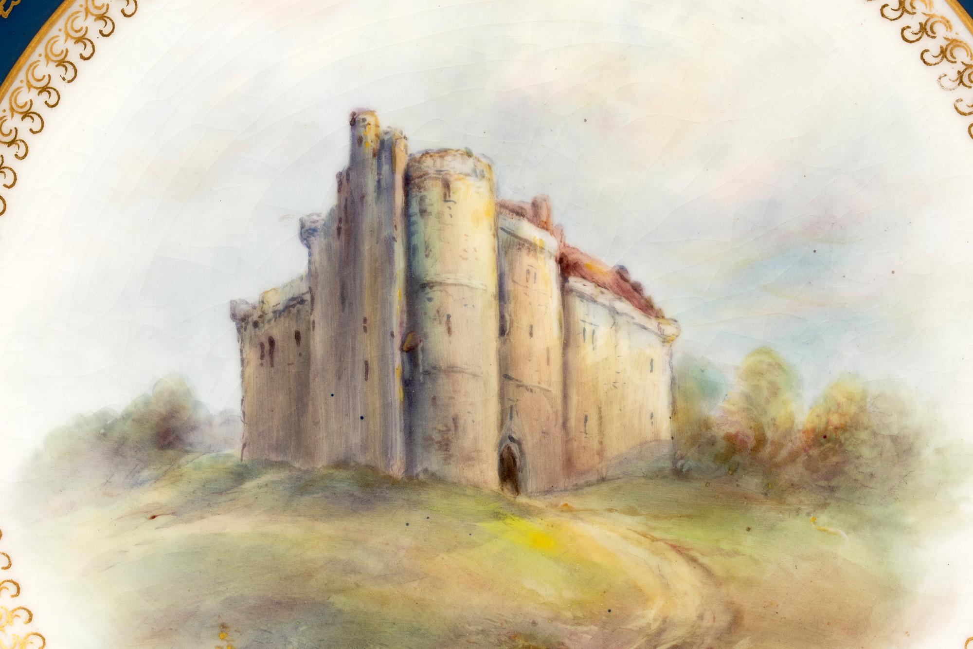 Assiette de cabinet James Stinton Royal Worcester Castle of Doune peinte à la main en vente 9