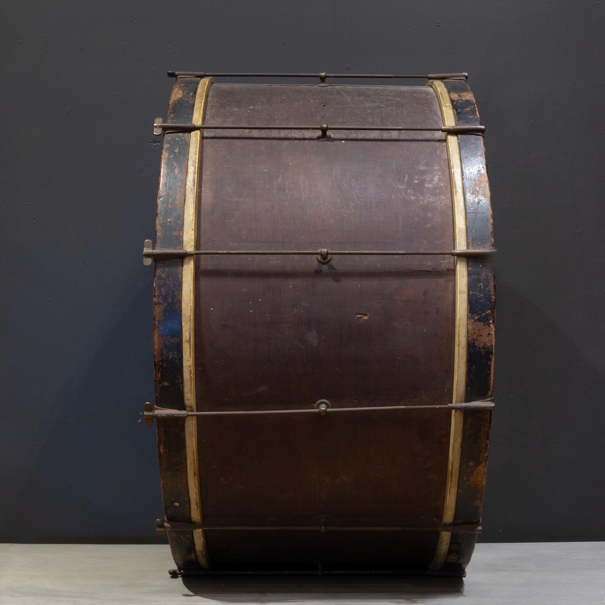 Ottone Tamburo da parata dipinto a mano della James T. Moore Memorial Band, 1940 ca. in vendita