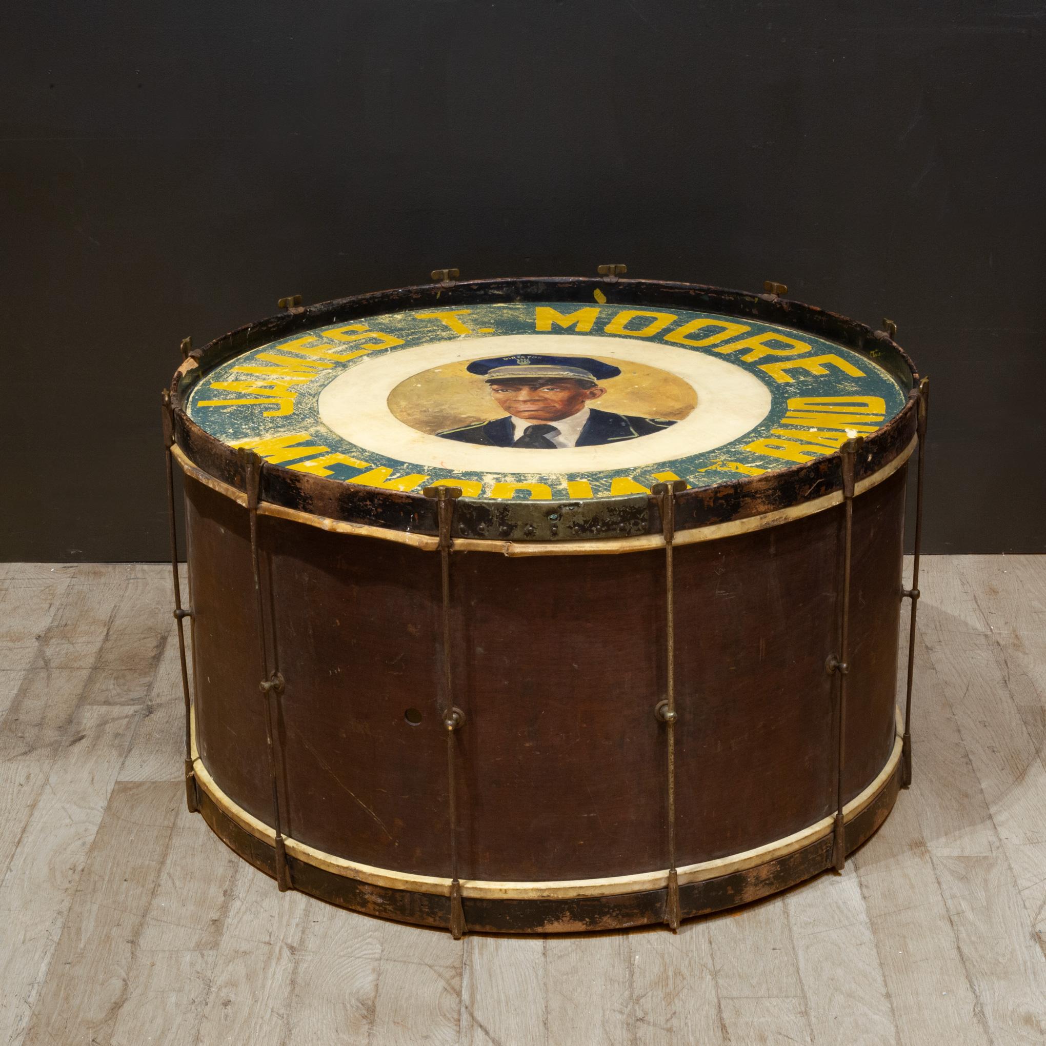Tamburo da parata dipinto a mano della James T. Moore Memorial Band, 1940 ca. in vendita 1