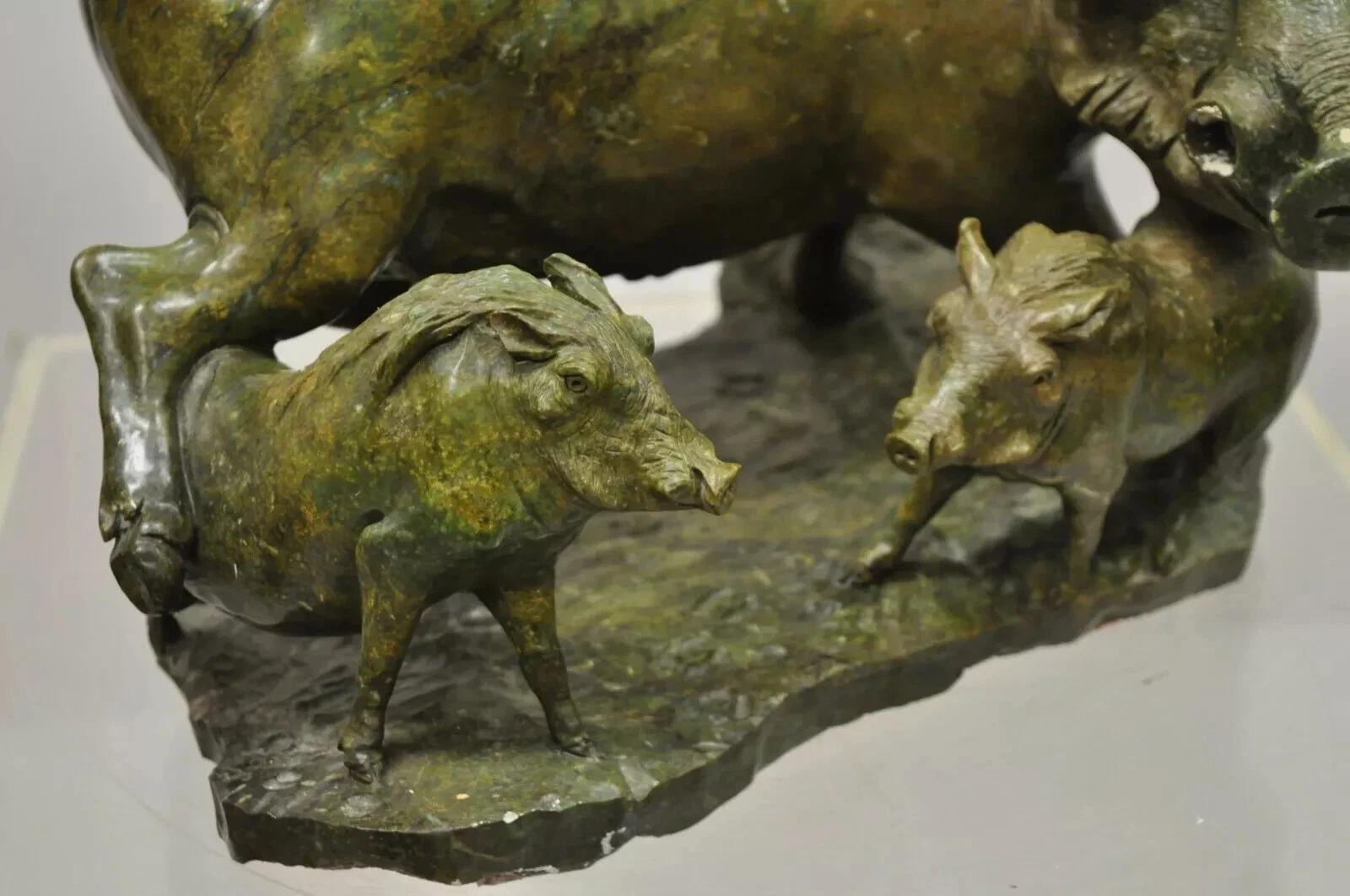 Figura di scultura di cinghiale africano Greene & Greene Greene intagliato in pietra dura di James Tandi In condizioni buone in vendita a Philadelphia, PA