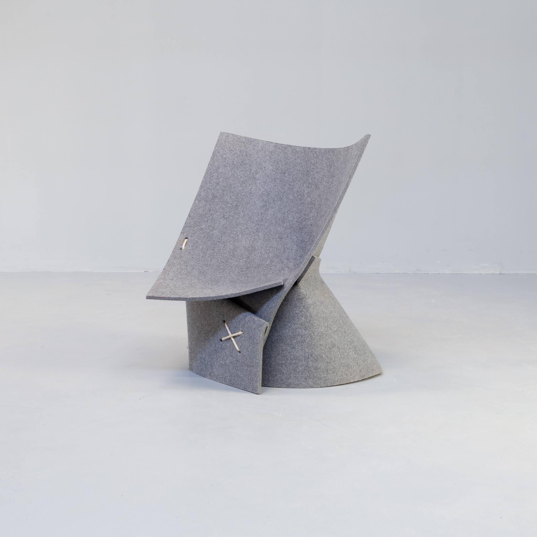 Lounge armchair FF1 is a design by the Belgian designers James van Vossel and Tom de Vrieze, who marketed this chair as Fox and Freeze. The chair is made of 1 sheet of synthetic felt with a self-supporting structure. The chair is light in weight but