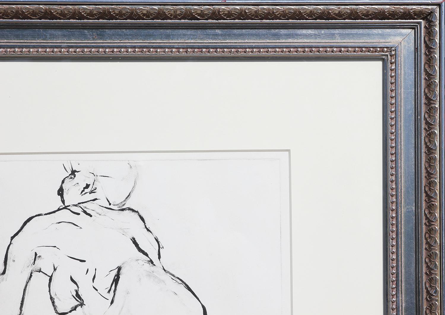 Schwarze und weiße abstrakte Umrisszeichnung, die eine nackte Frau darstellt. Gerahmt und mit einem Passepartout versehen in einem geschnitzten Holzrahmen in Silbermetallic. Signiert vom Künstler unten rechts. 

Abmessungen ohne Rahmen: H 20,25 x B