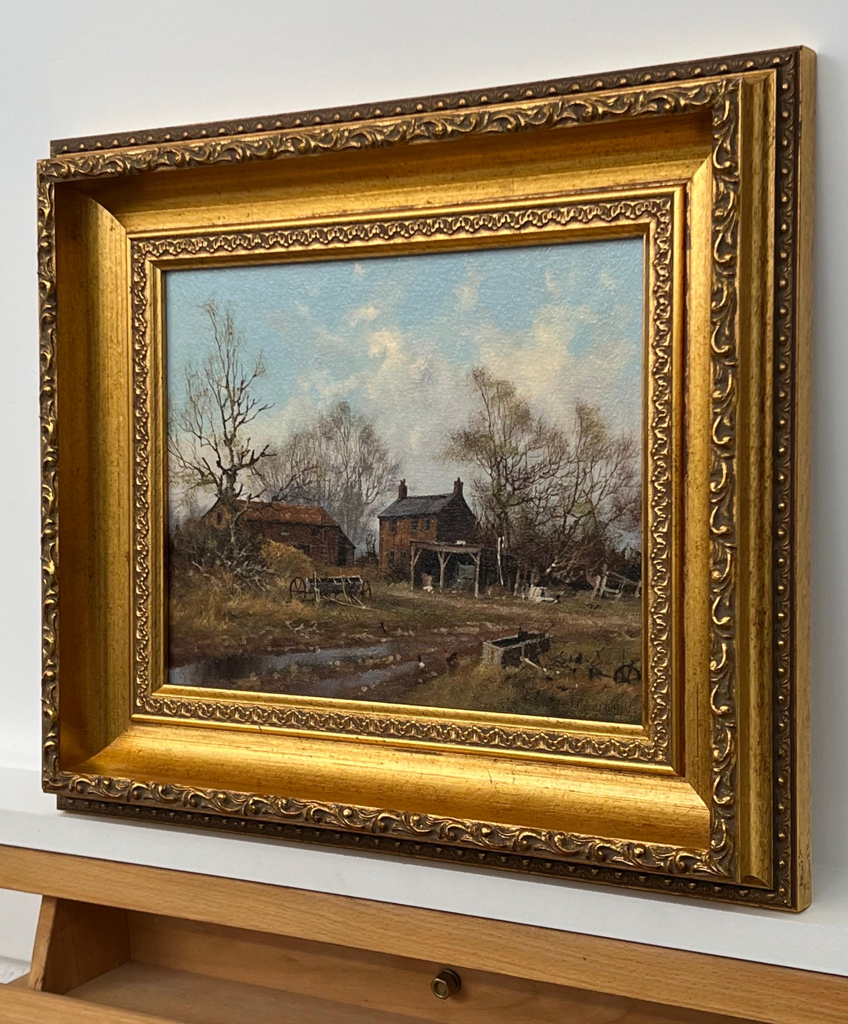 Gemälde eines Bauernhofs mit Gänsen in der englischen Landschaft vom britischen Künstler des 20. Jahrhunderts, James Wright 
Signiert, Original, Öl auf Leinwand, in einem schönen verschnörkelten Goldrahmen untergebracht. 
Provenienz: Teil der