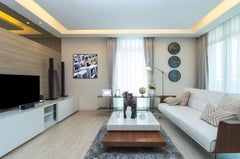 "Riflessi nei monitor" - Quadro ad olio fotorealistico di James Zamora