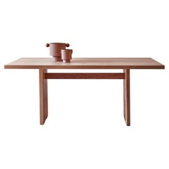 Mesa de comedor Jameson de 120" de roble macizo y nogal por Lynnea Jean