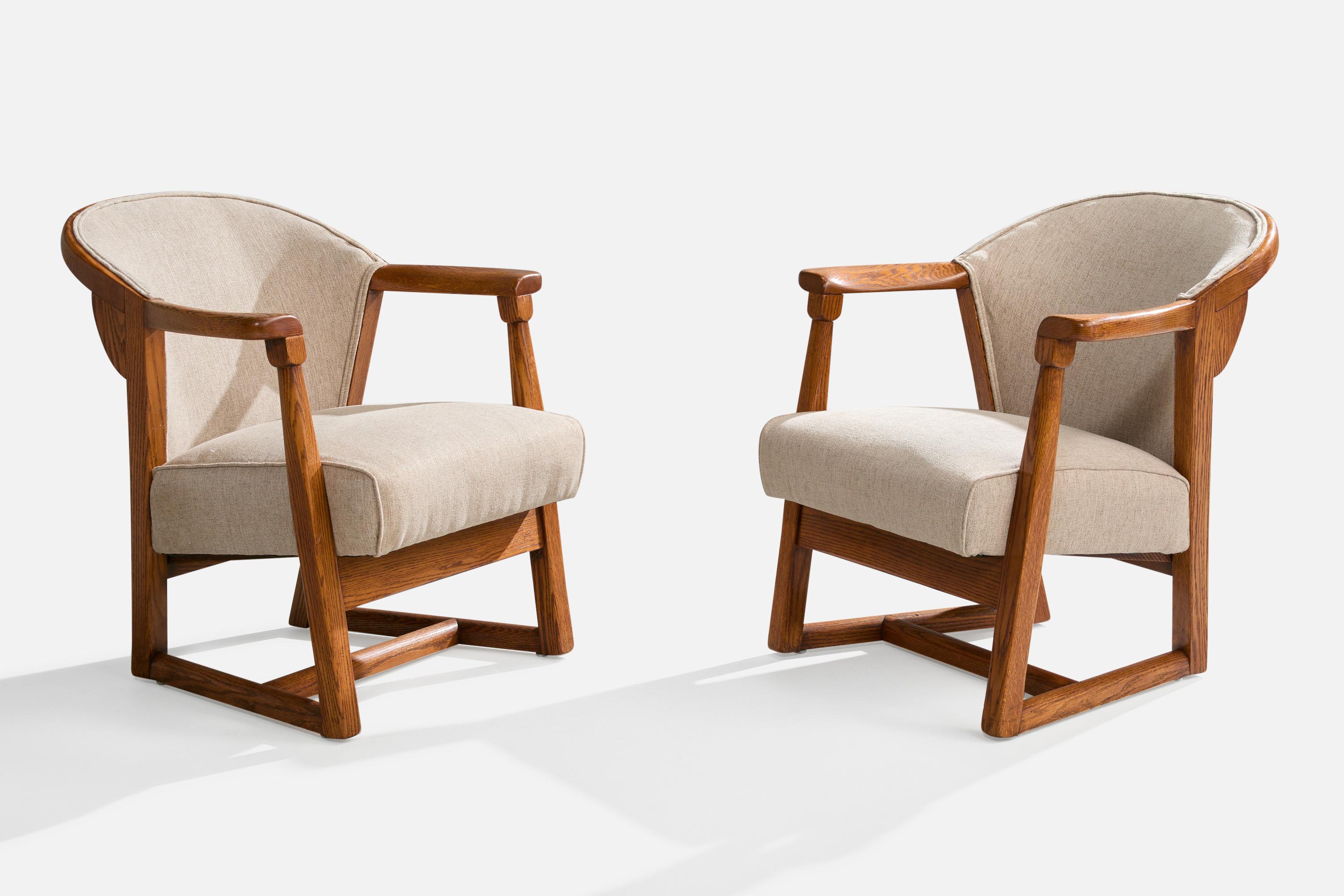 Coppia di sedie o poltrone da salotto in Oak e tessuto grigio chiaro prodotte da Jamestown Lounge Company, USA, anni '40 circa.

Rivestito con un tessuto nuovo di zecca.

Dimensioni complessive (pollici): 32,4