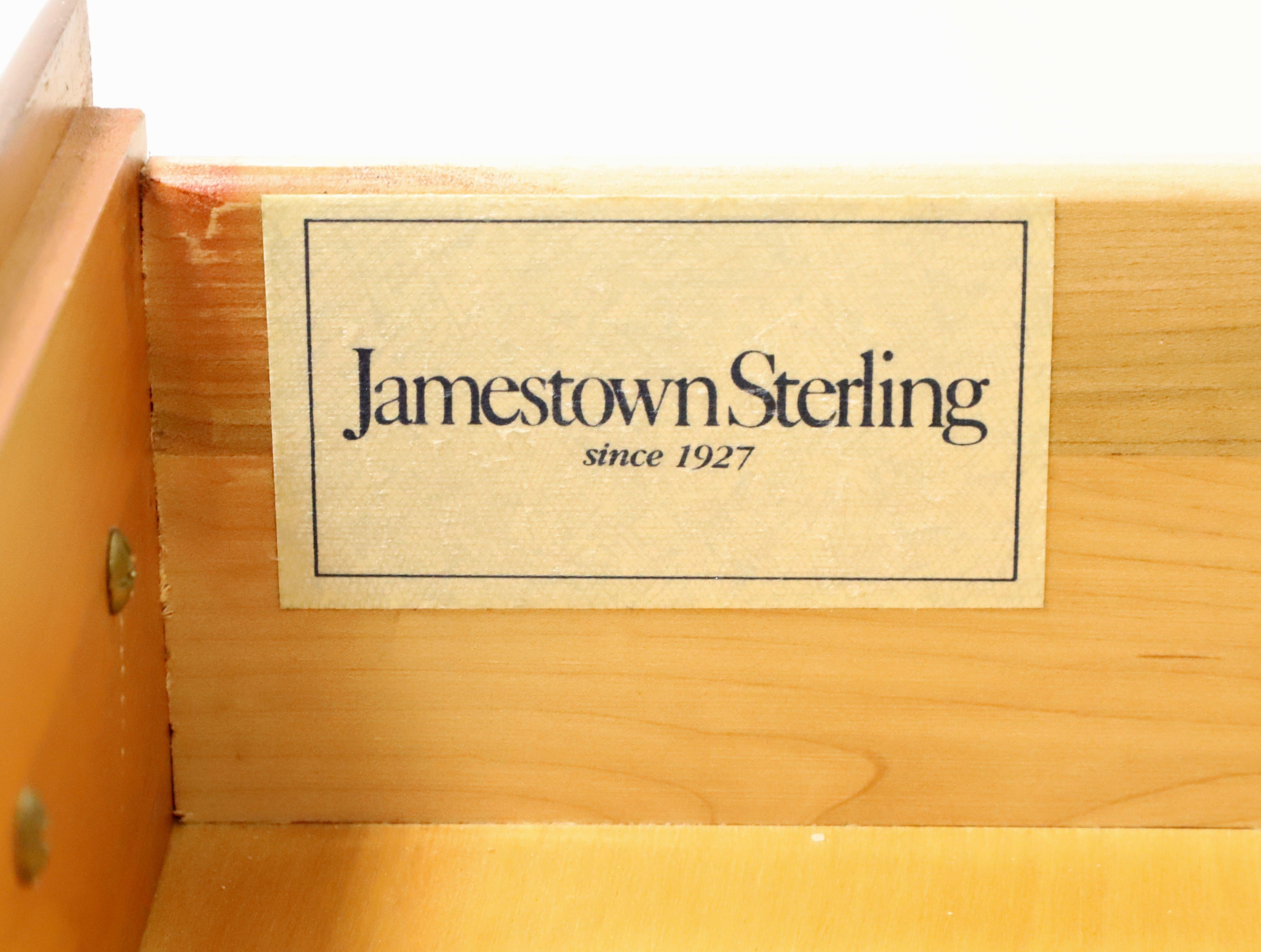 JAMESTOWN STERLING Cerisier Chippendale Table de nuit à un tiroir Coffre de chevet en vente 5