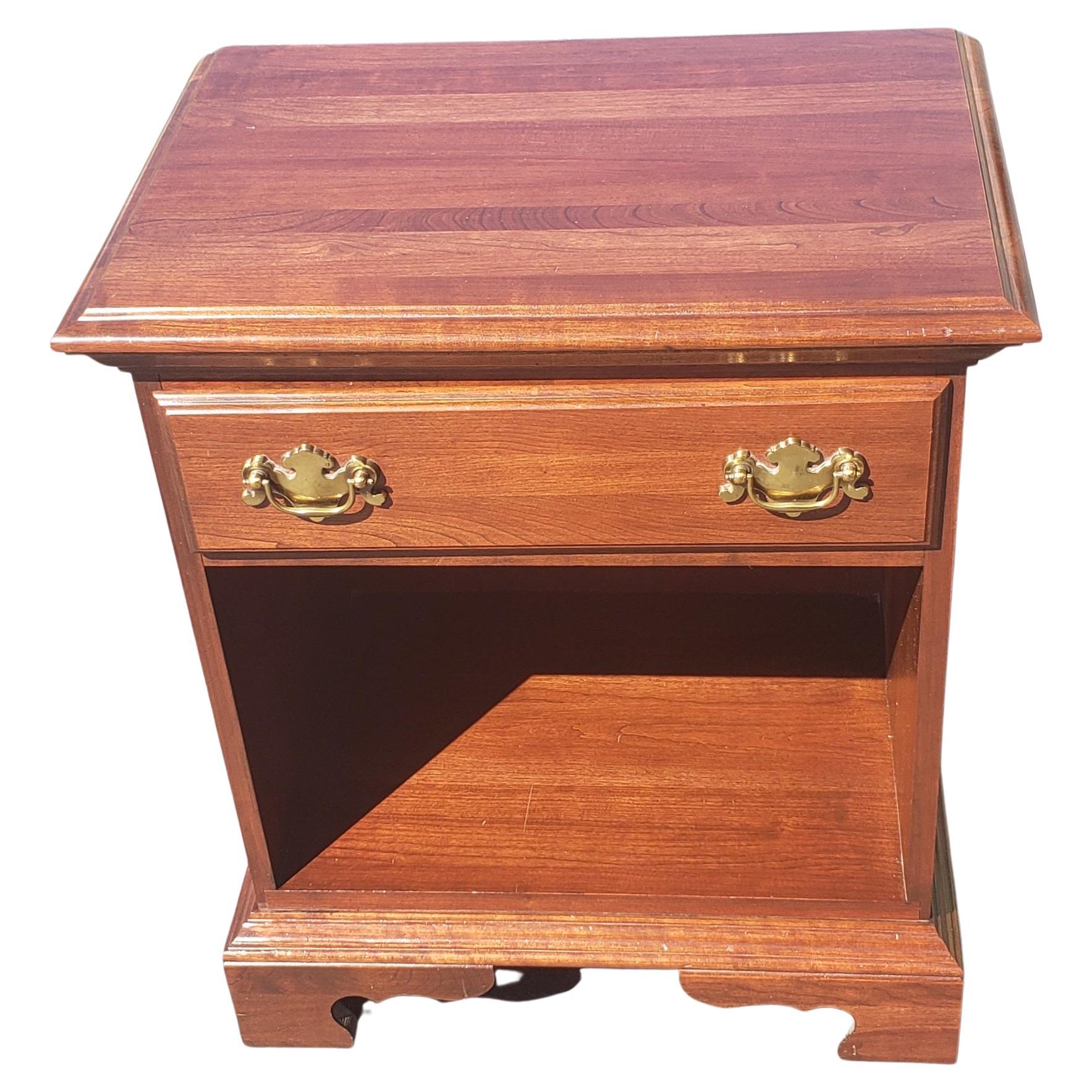 Jamestown sterling solid cherry single drawer nightstand. Good vintage condition.
Measures 22