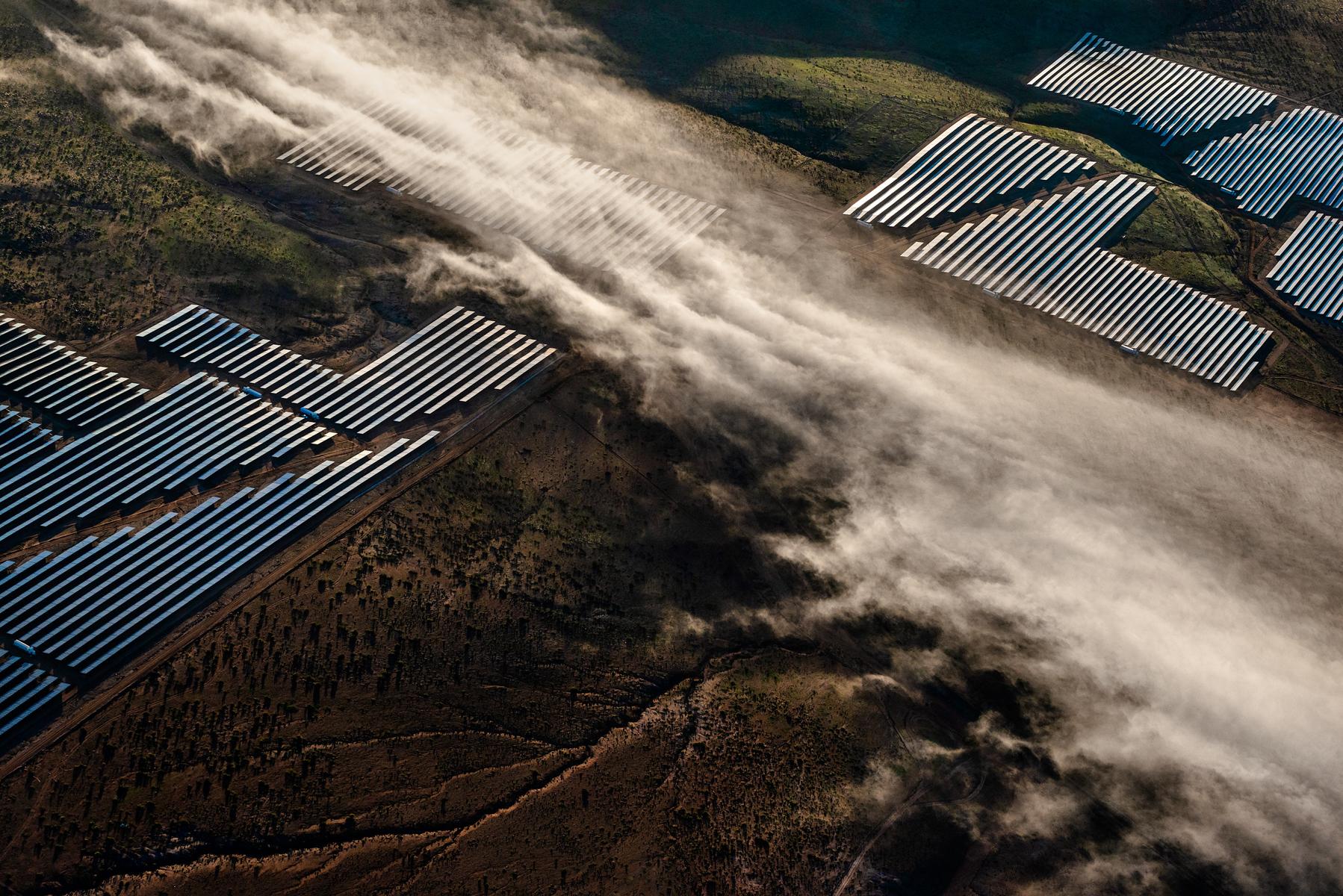 Jamey Stillings Color Photograph – El Romero Fotovoltaisches Werk, Atacama-Wüste, Chile, 14. Juli, limitierte Auflage 