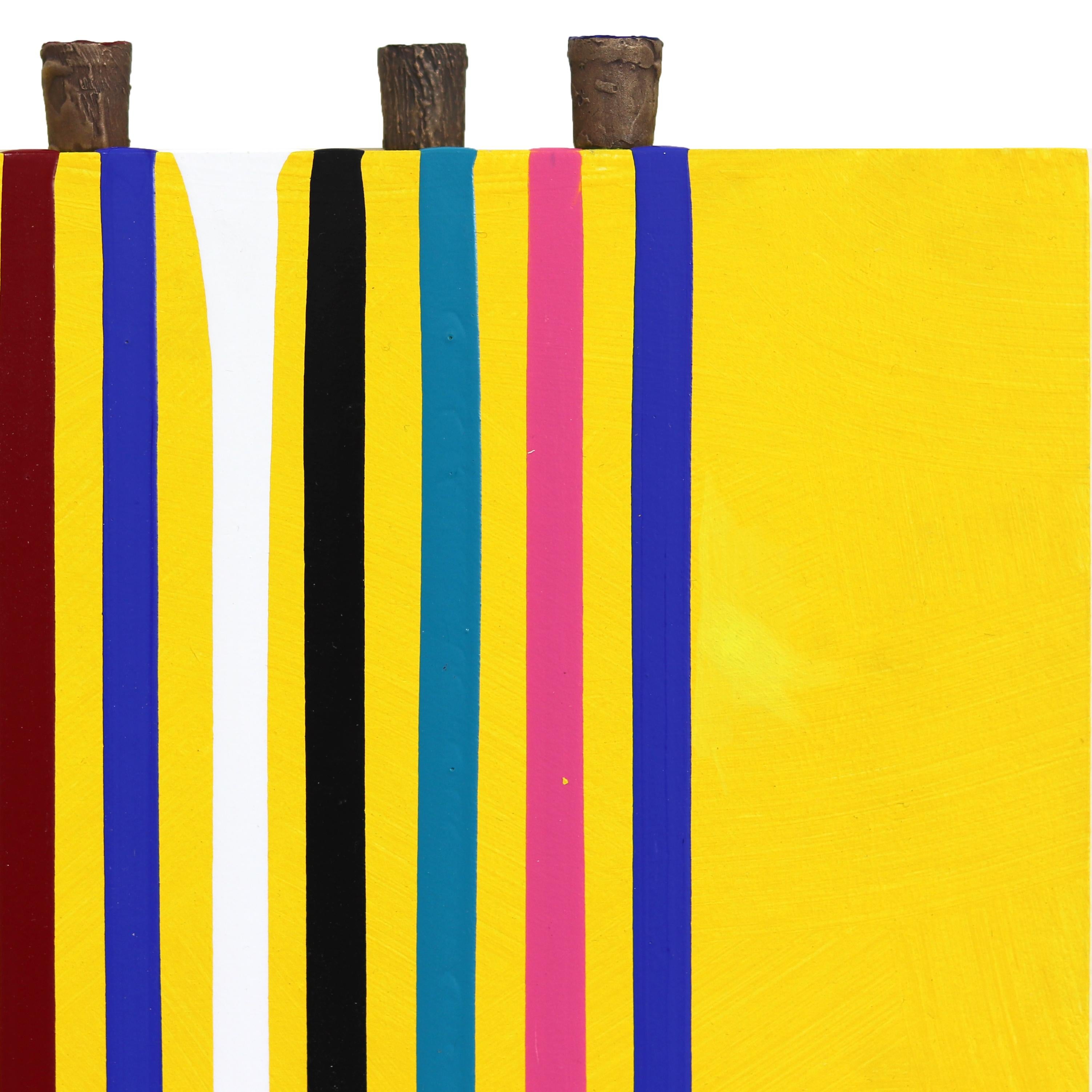 Goteo Amarillo - Obra de Arte Contemporánea Escultórica Figurativa Abstracta de Colores en venta 1