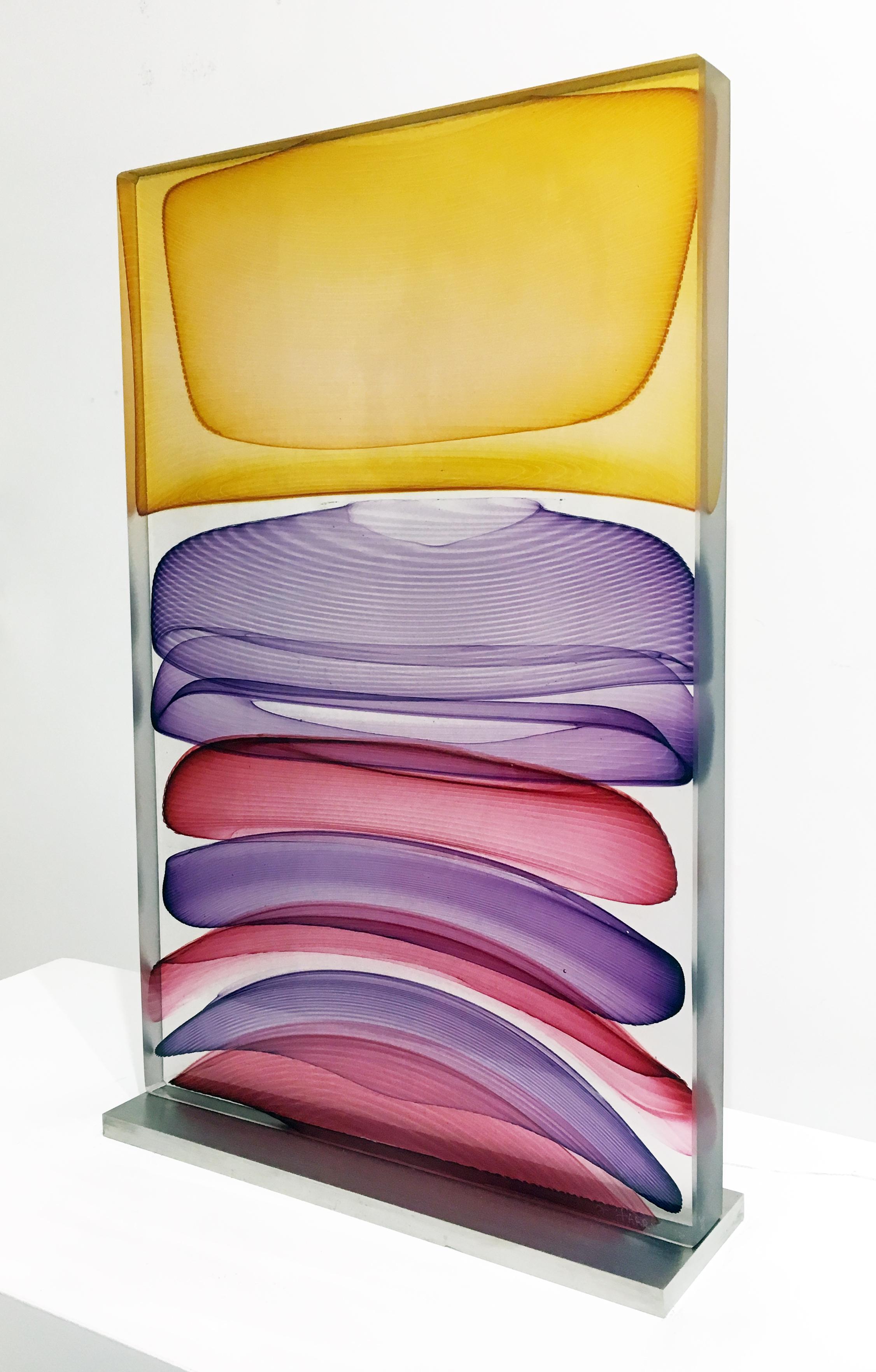 « Trois blocs d'infusion dorés, violets et rouges, verre soufflé et moulé au four - Sculpture de Jamie Harris